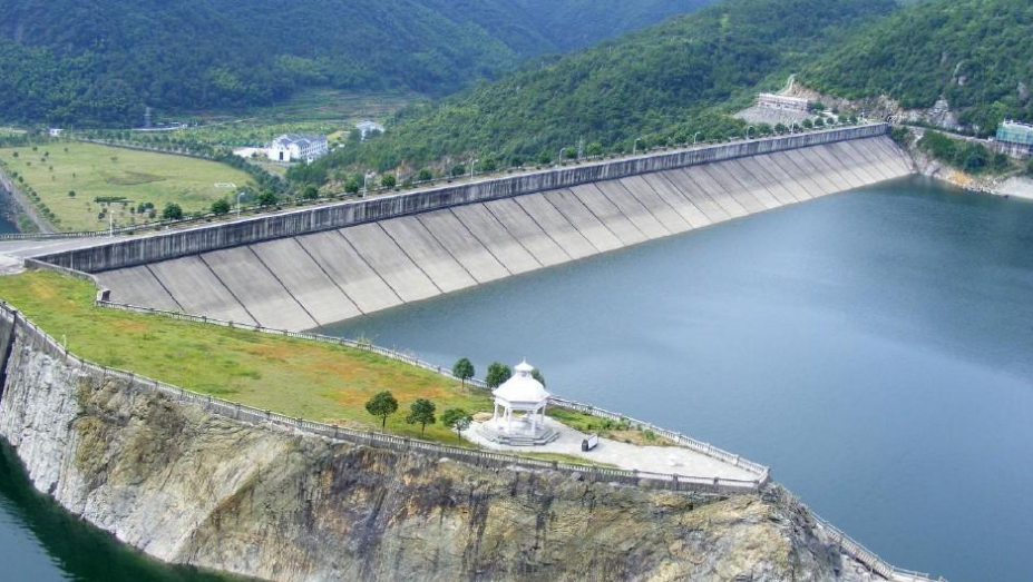 水坝为什么要建成上窄下宽