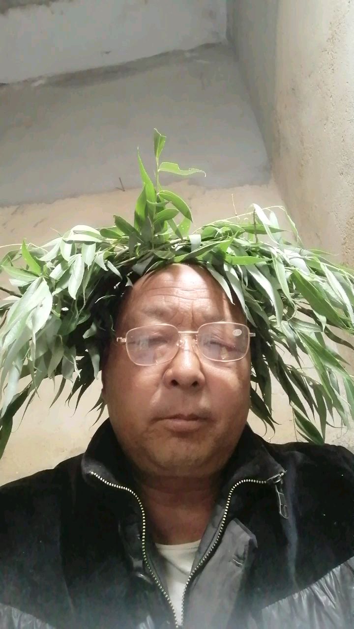 幽默风趣老大爷爱说事