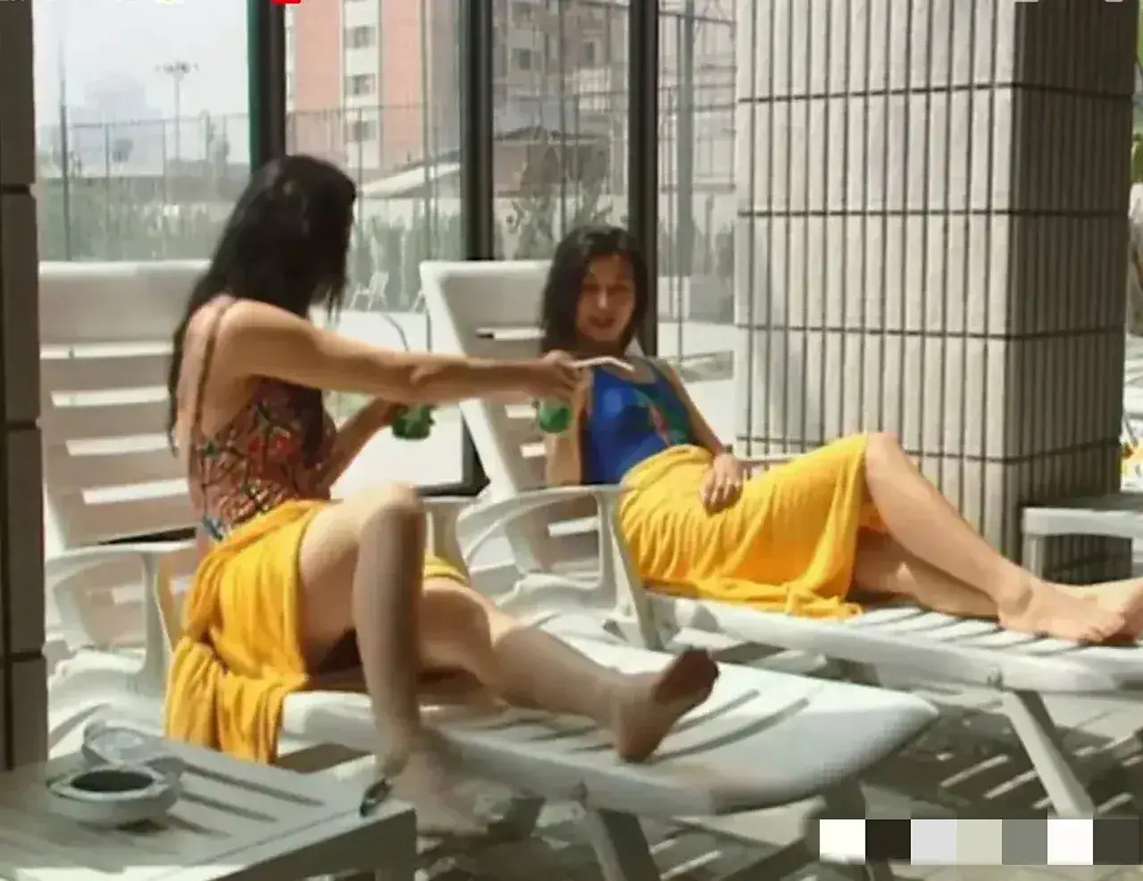 动态创作月# 1994年的江珊和刘蓓泳装照!