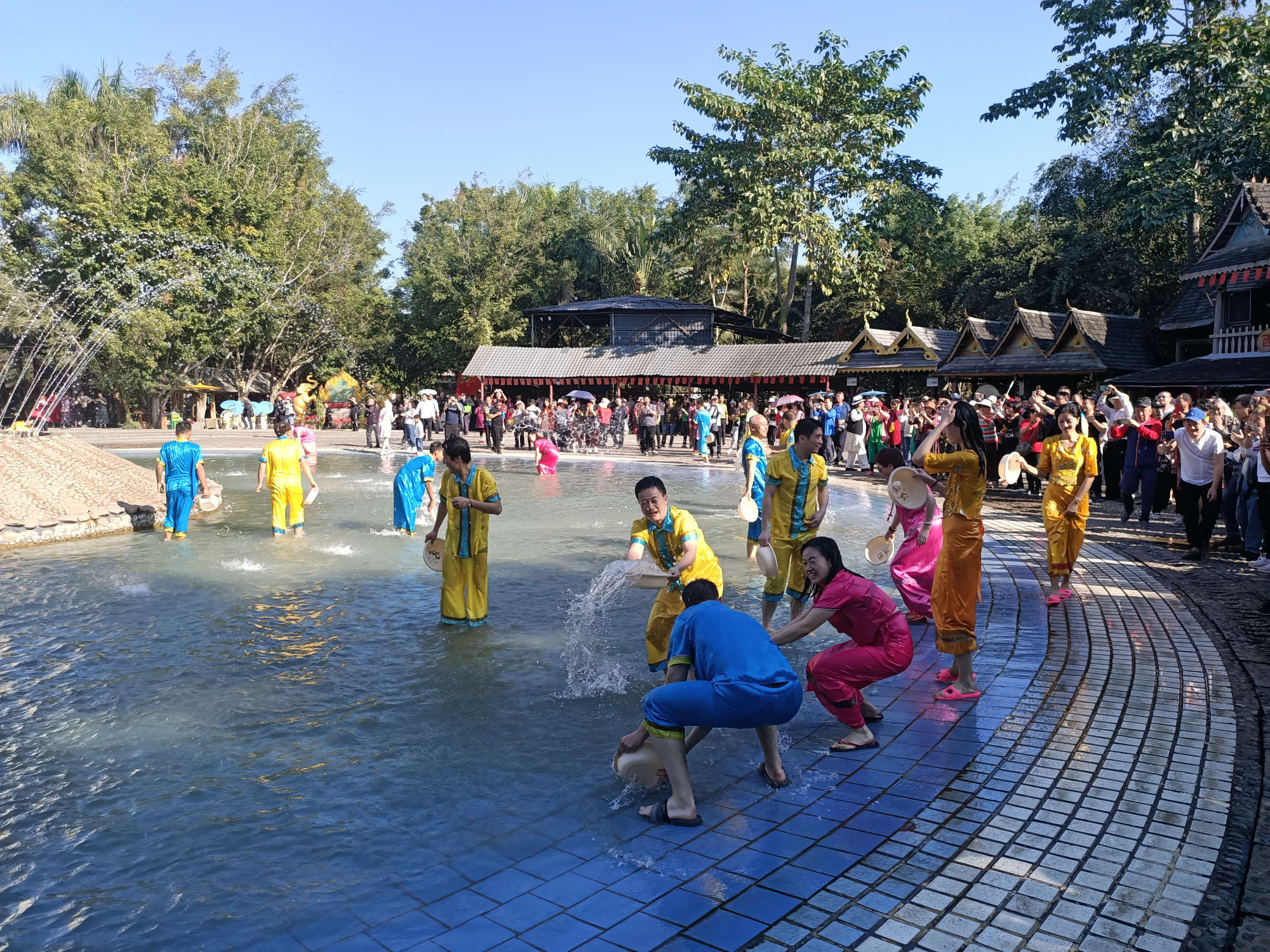 西双版纳傣族自治州泼水节