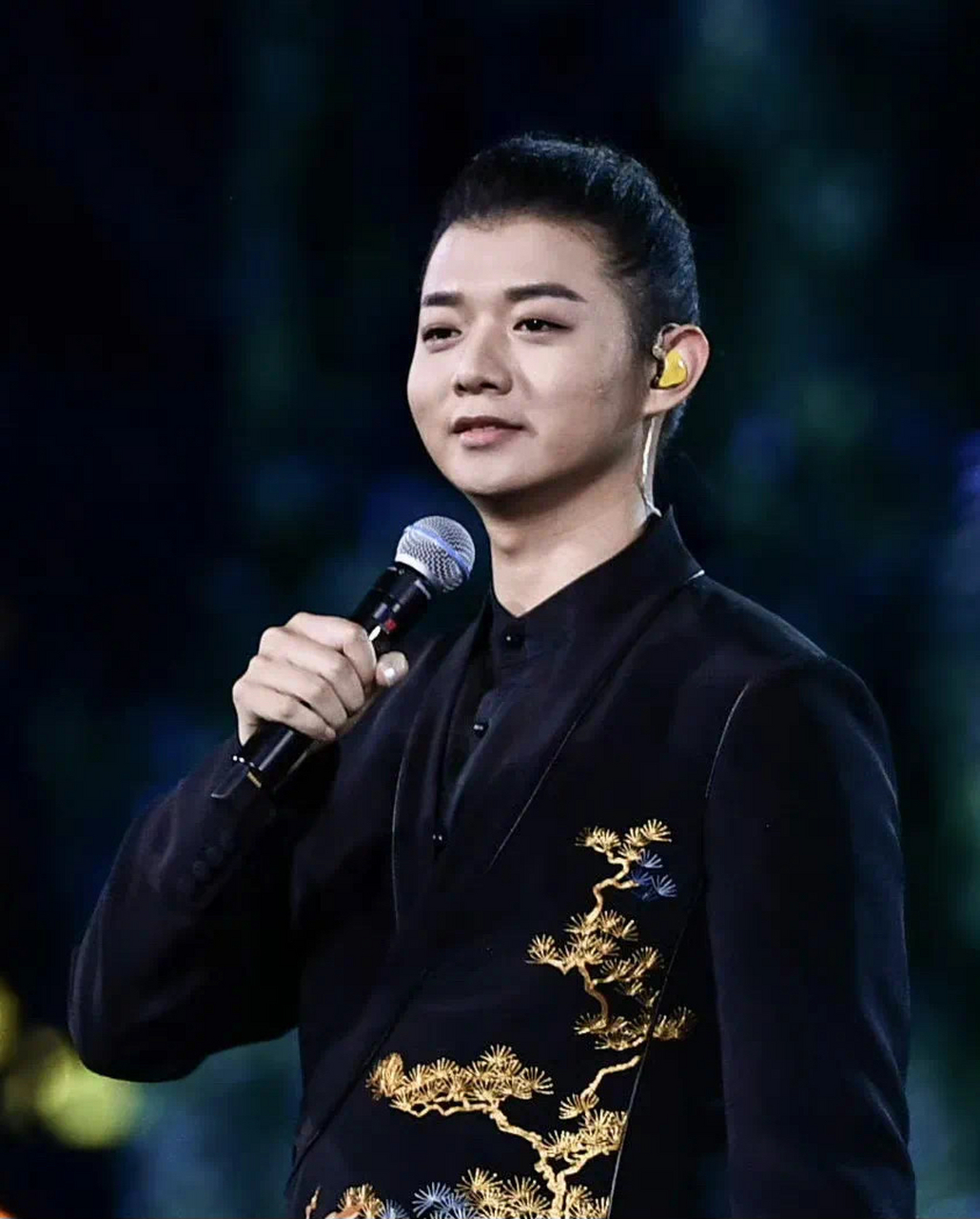 霍尊胜诉后赶紧买了营销宣传,但是他告赢的是名誉权,他在"沪上情欲群"