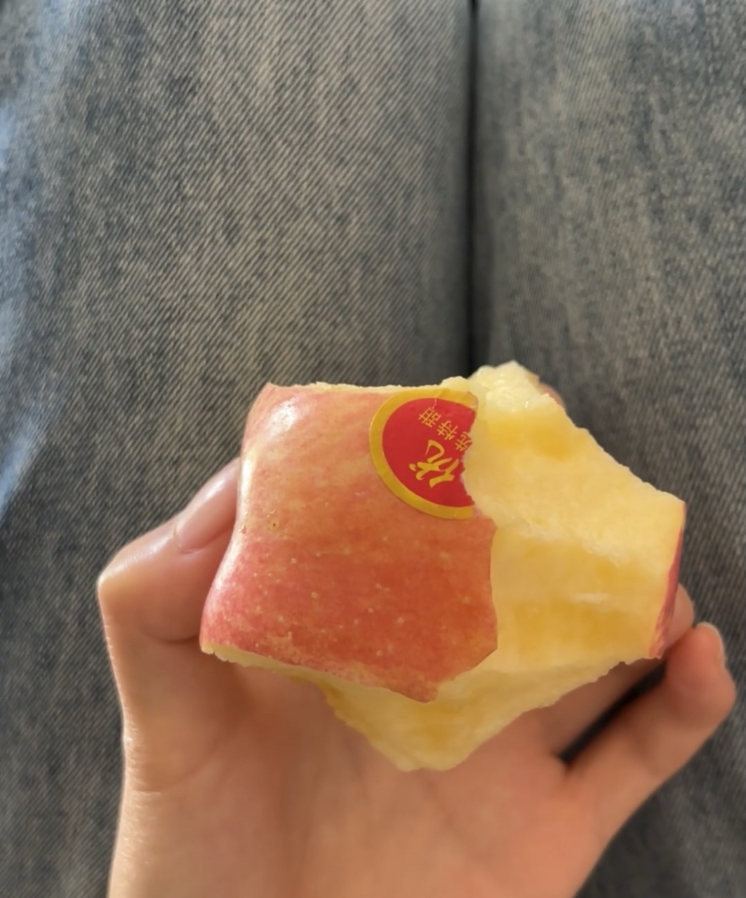 男朋友给洗的苹果,已经吃下去一半了,怎么办?