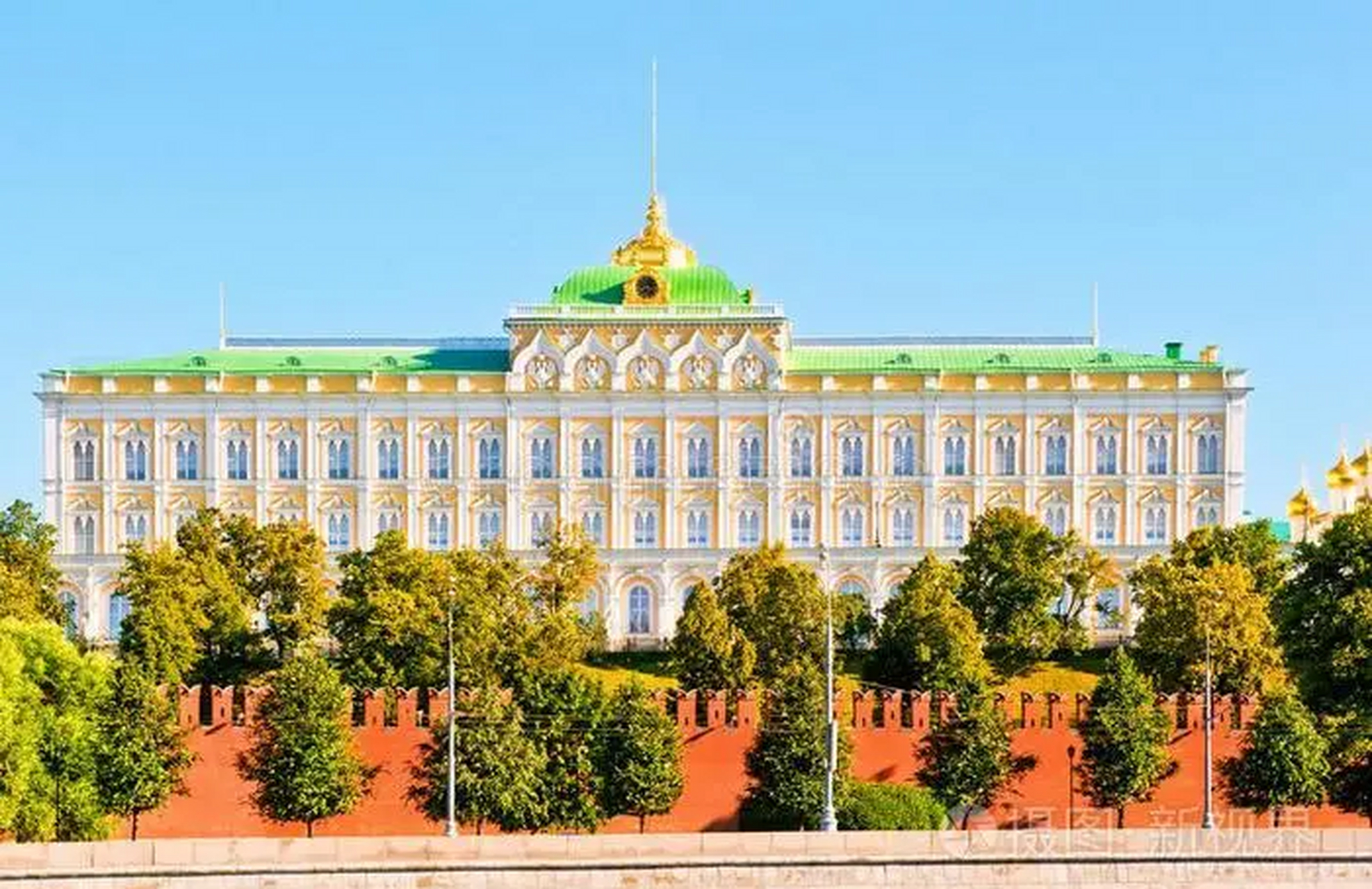 「克里姆林宫(俄罗斯总统府所在地)表示莫斯科与西方的混合战争还将