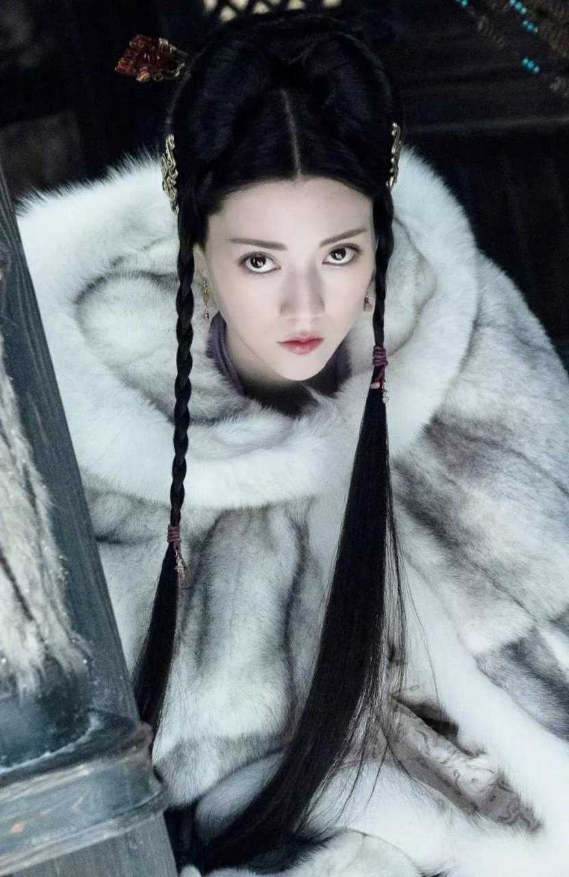 网友发现封神海报妲己穿纣王衣服,官方设定小狐狸没有衣服概念!