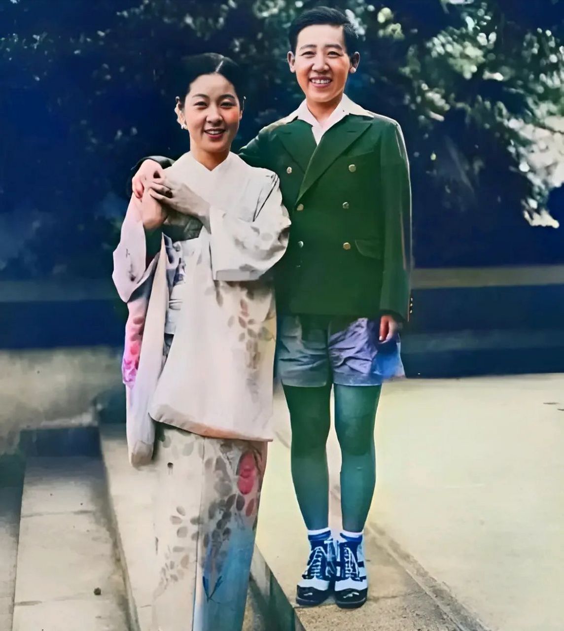 1939年川岛芳子的一张留影照片,照片上短发,短裤,男装装扮.