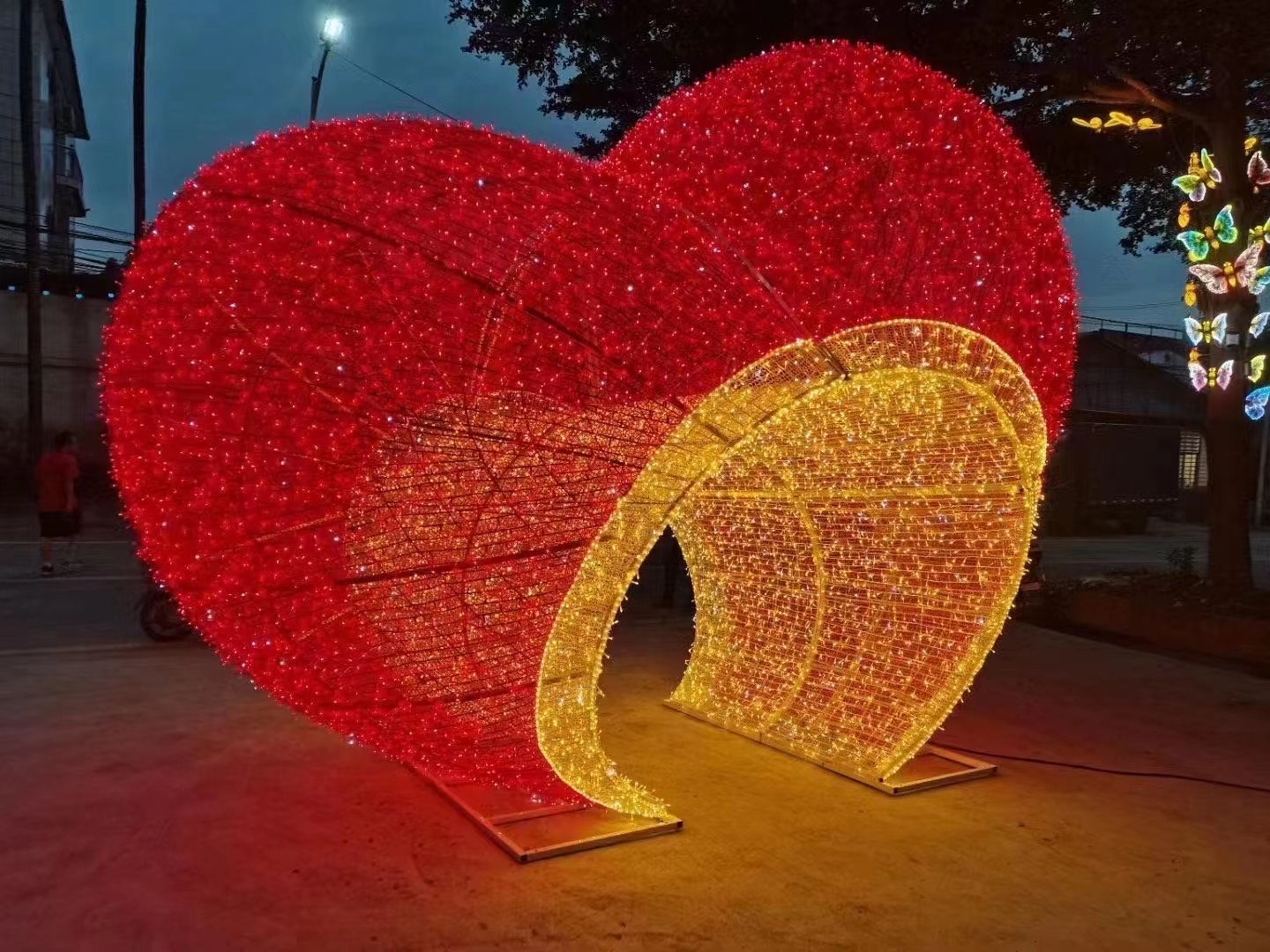 爱心造型花灯