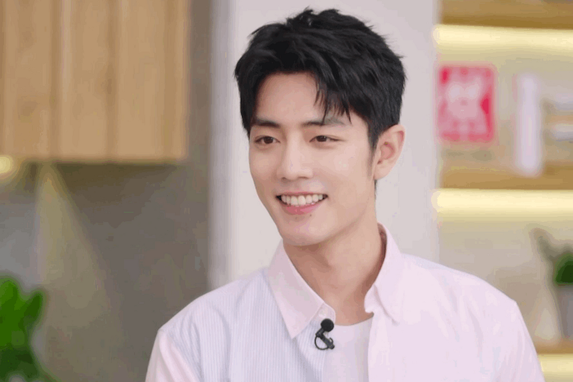 肖战的眯眼笑真的好温暖啊 #肖战