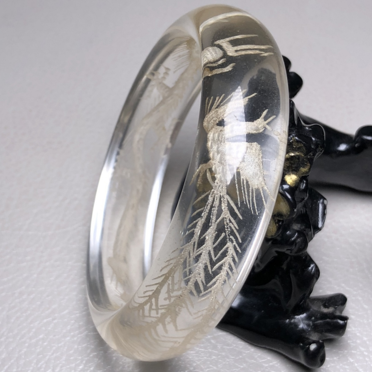 珍藏老料水晶内雕龙凤呈祥手镯 尺寸:内经59毫米 条宽17毫米