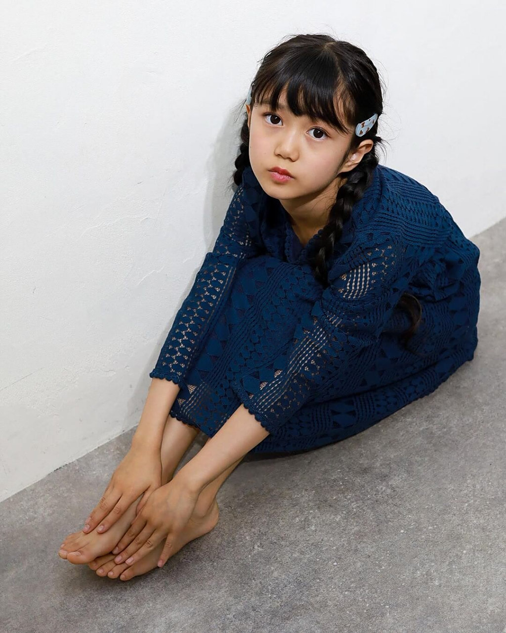 一般来说日本的神待少女年纪都是15～16岁左右, 大部分是和家里闹