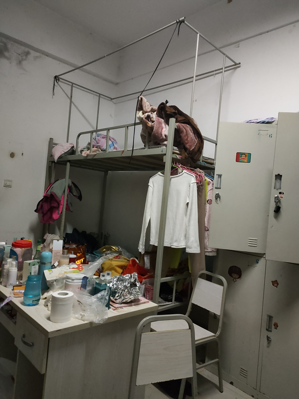 我们成都富士康的宿舍虽然是很简陋但是我们上班太累了太累了,下班