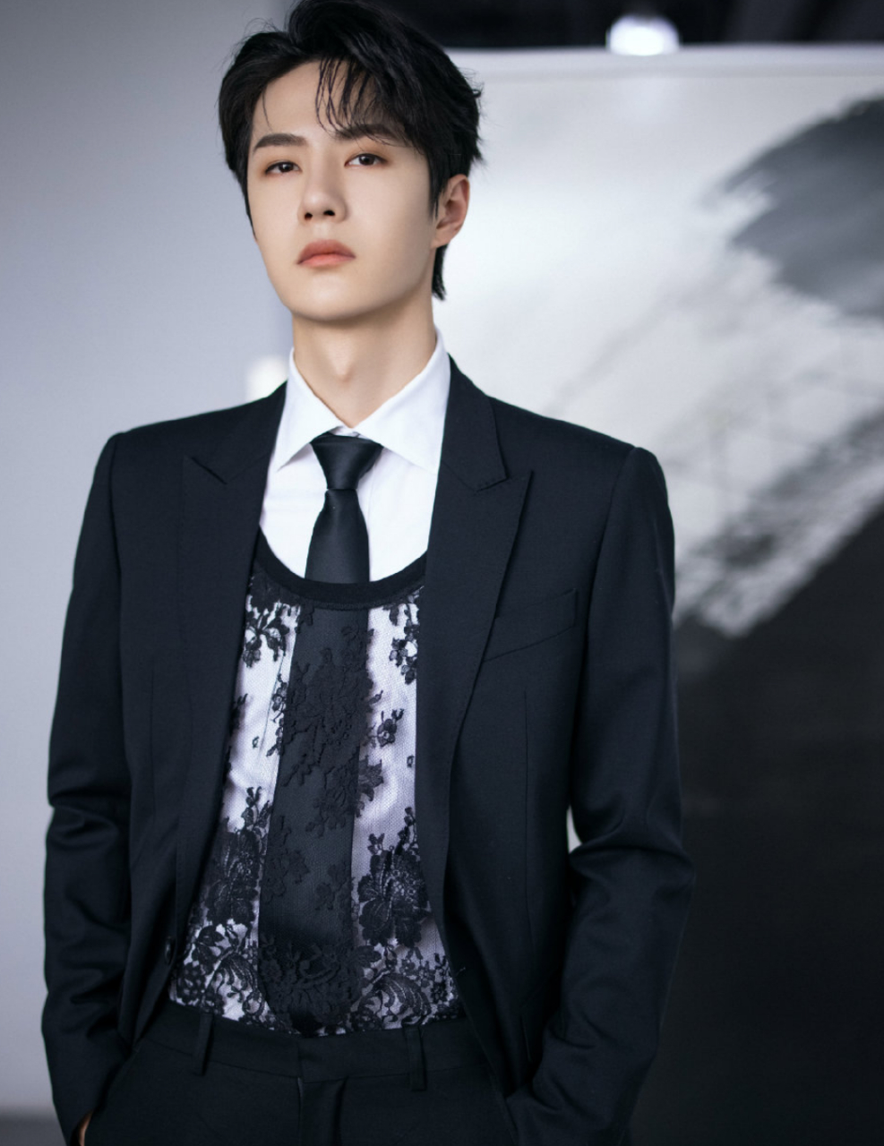 王一博那些性感的,深v,蕾丝,喉结和肌肉,他真的好贵气啊[期待][期待]