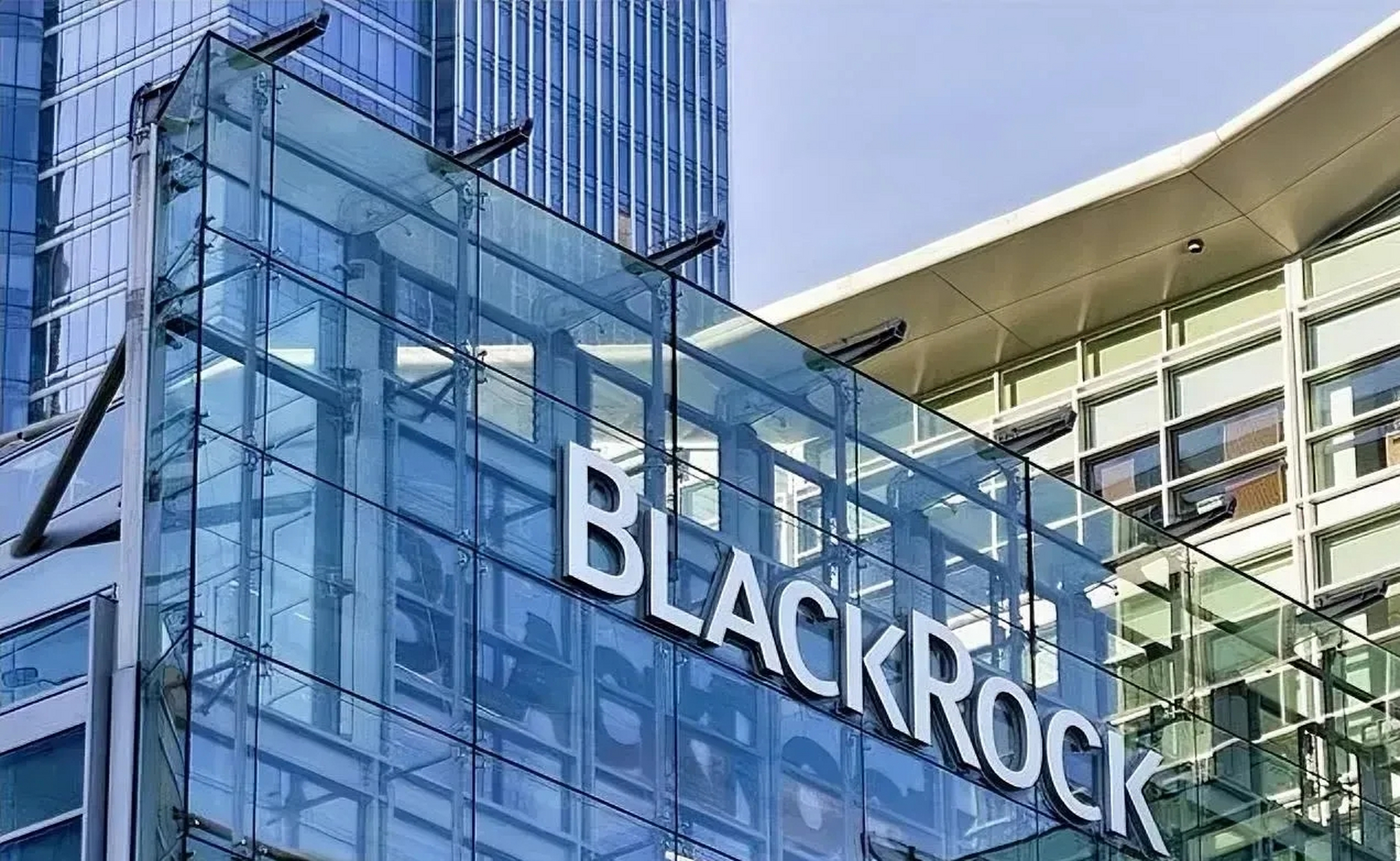 31%; 3.阿里巴巴,持股比例2.99%; 4.腾讯控股,持股比例2.28%; 5.