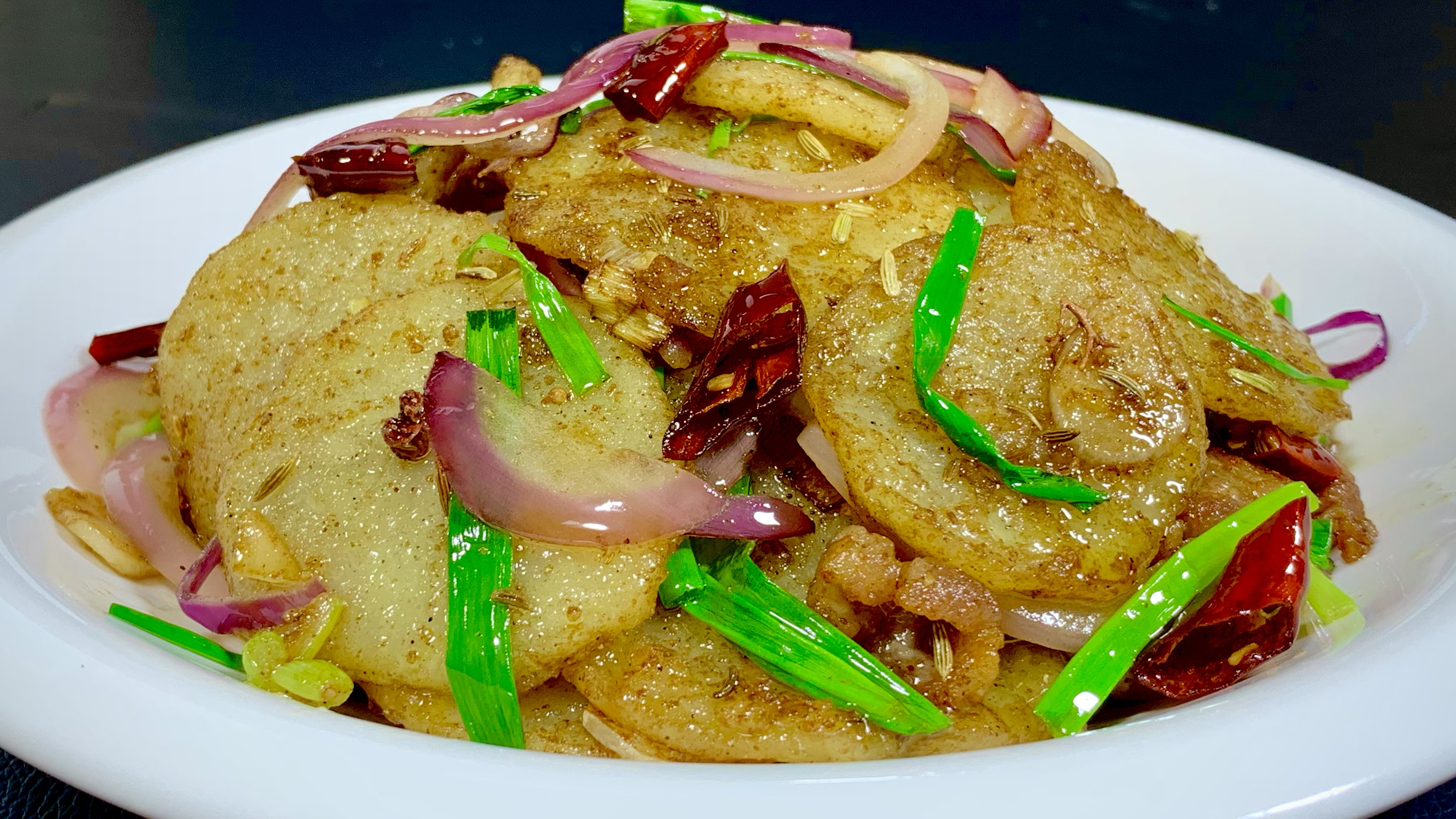 重庆大厨教你“干锅土豆片”特色做法,香辣开胃,比吃肉还香好吃