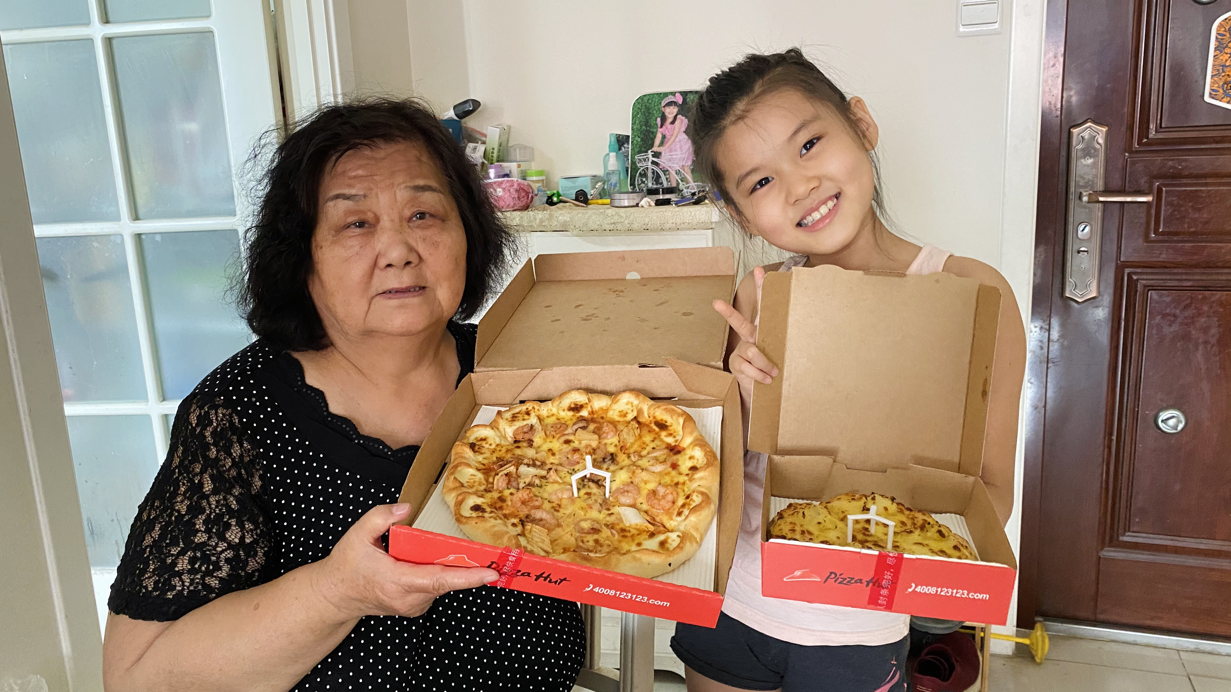 婆婆趁儿子不在家,偷偷让儿媳买披萨吃,不料差点被小孙女卖!