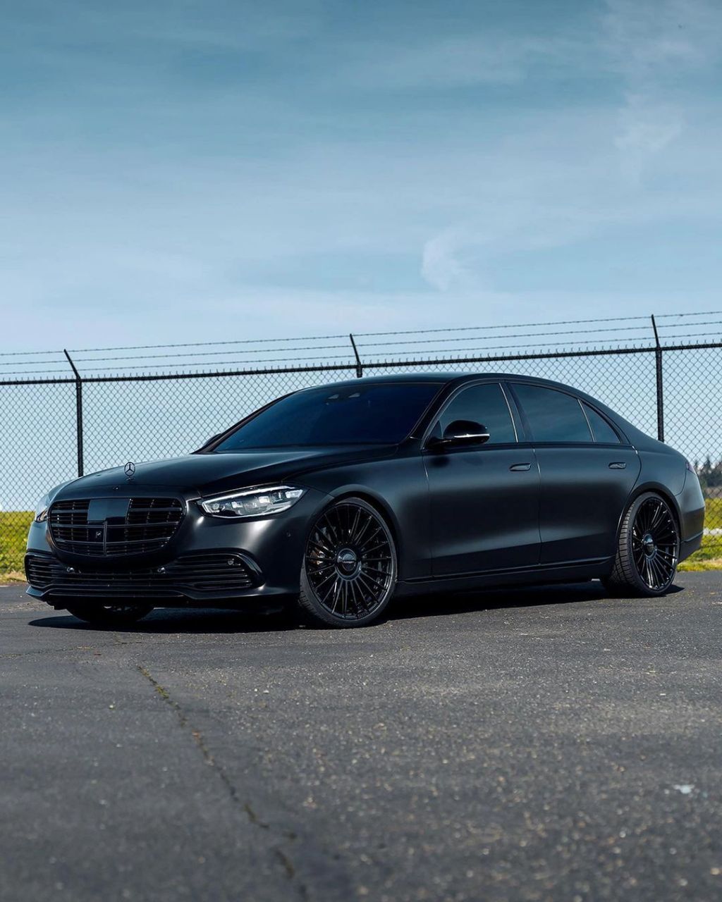 豪华行政轿车系列之奔驰 奔驰s580黑武士版改装方案 黑色的外观漆水