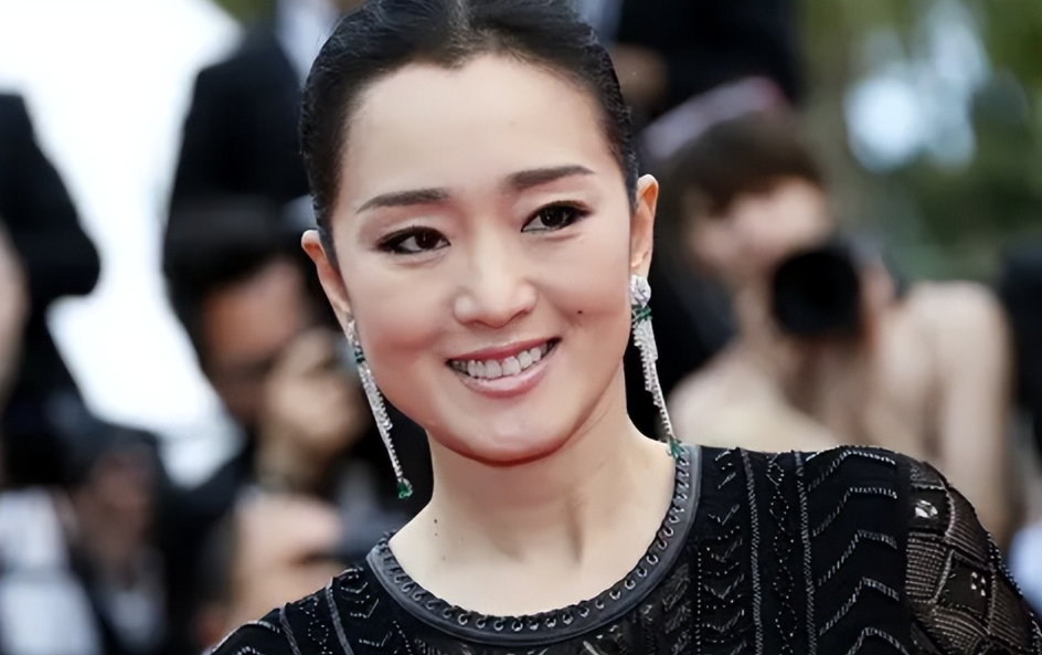 巩俐"国际影后",戛纳为她清场三分钟,金马奖为何黑脸拒绝颁奖