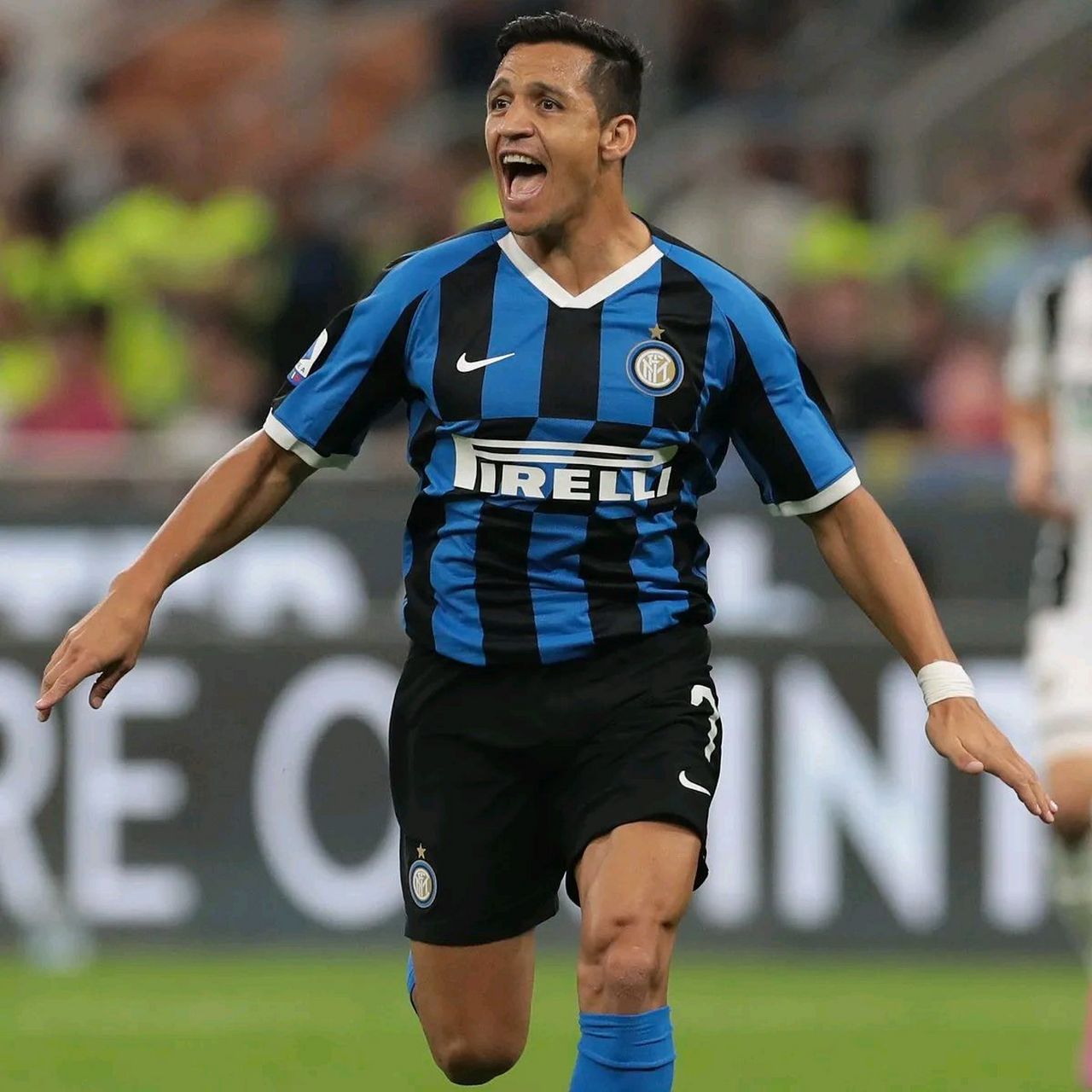 在阿瑙托维奇加盟后,国米旧将桑切斯表示愿意大幅降薪回到梅阿查,尽管