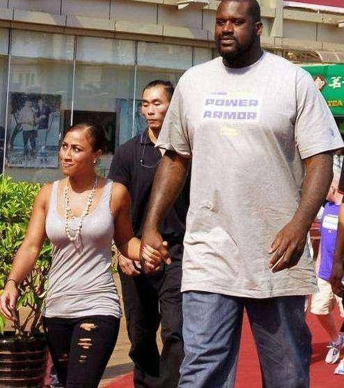 奥尼尔妻子坦言:太大太不方便,差点被压死