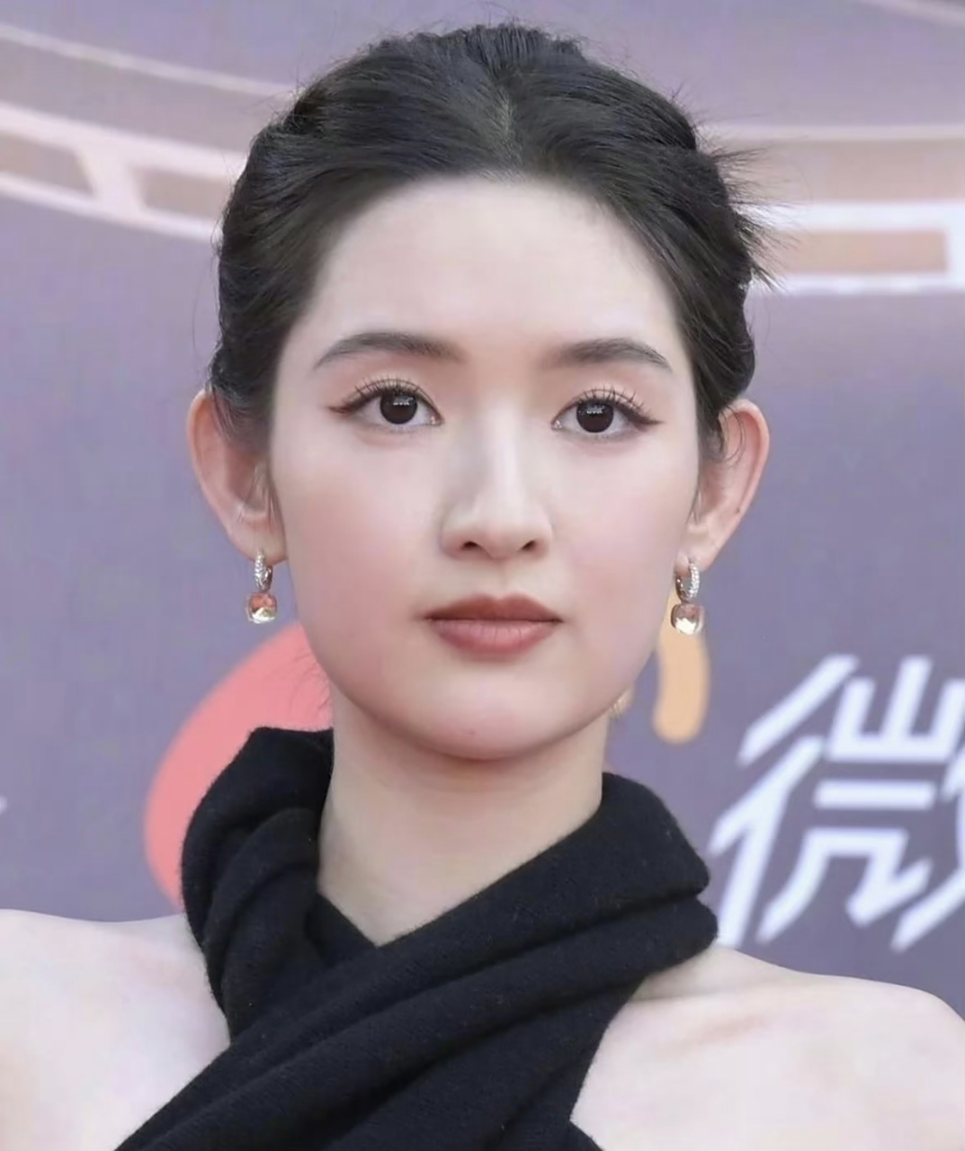 早期的杨天真,公钰涵,贾士凯等等,都是业内比较出名的大经纪.  2.