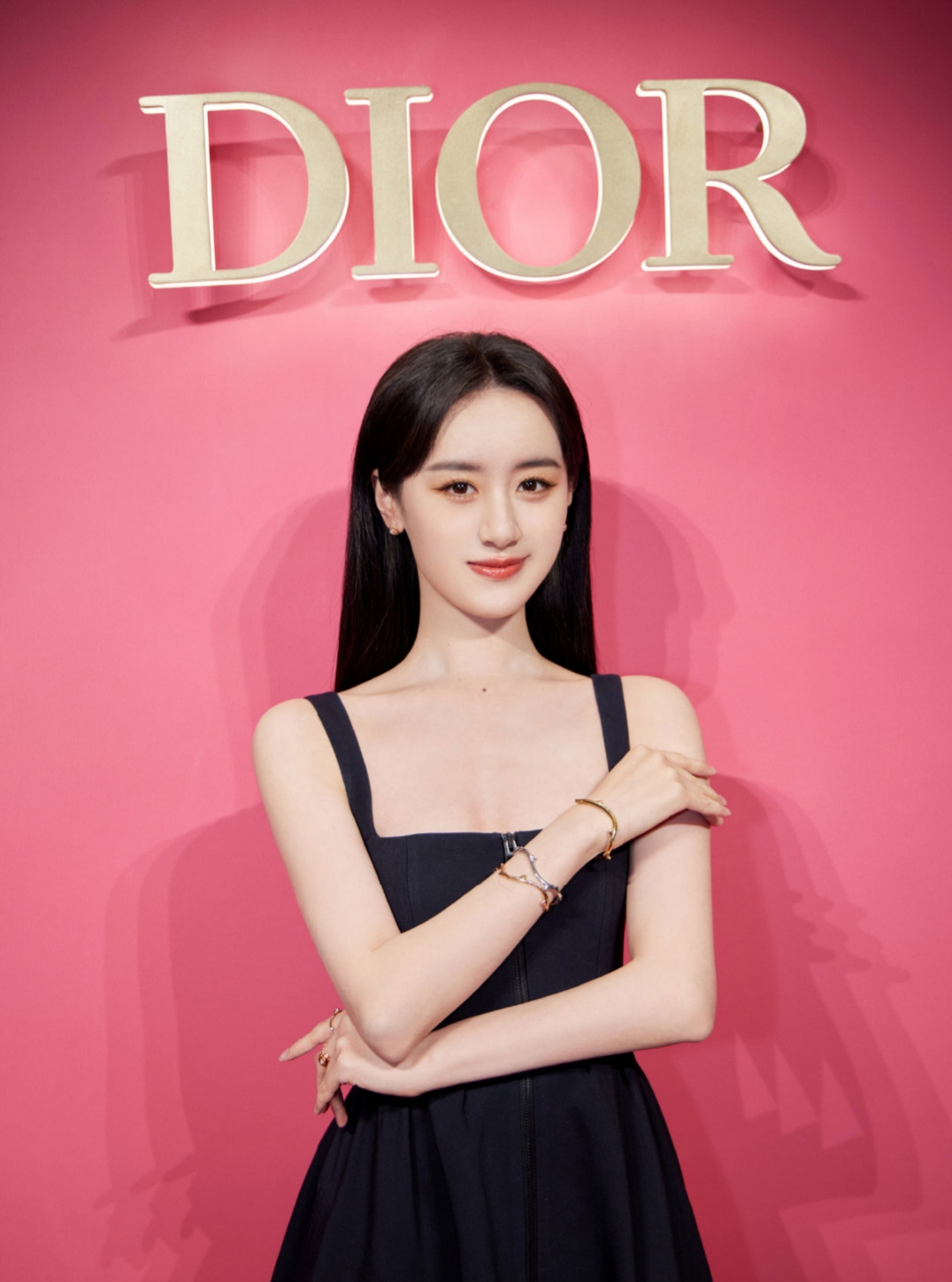 袁冰妍晒出为迪奥代言美照,网友直呼:女神的气质也太好了