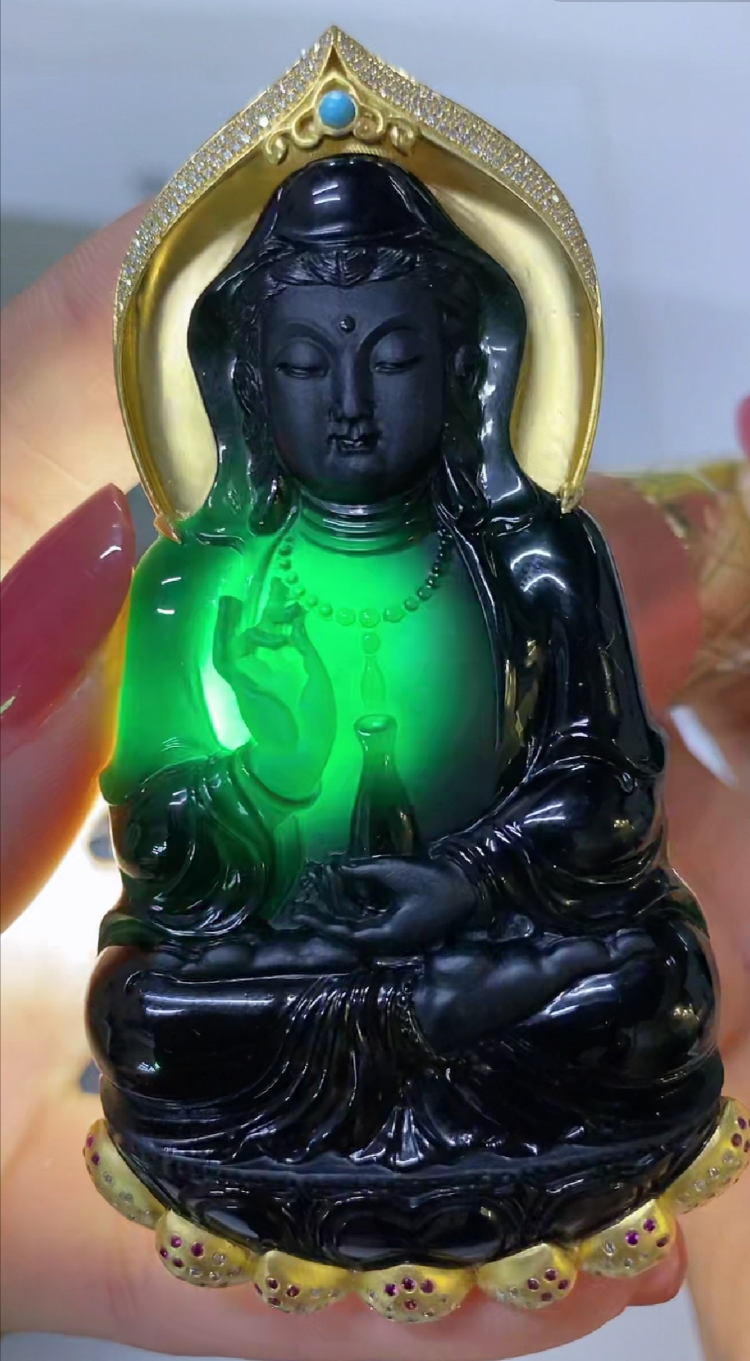 墨翠观音,冰种镶金,法相庄严