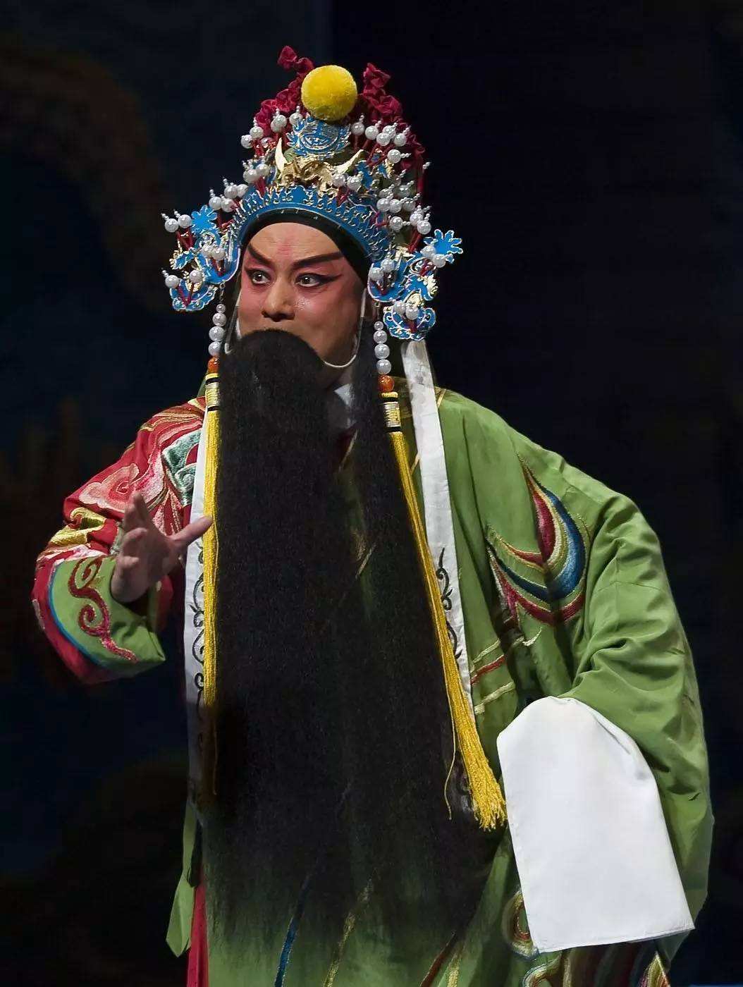 京剧名家关栋天也是一个全才,能够捧红周立波,也能和金星演话剧