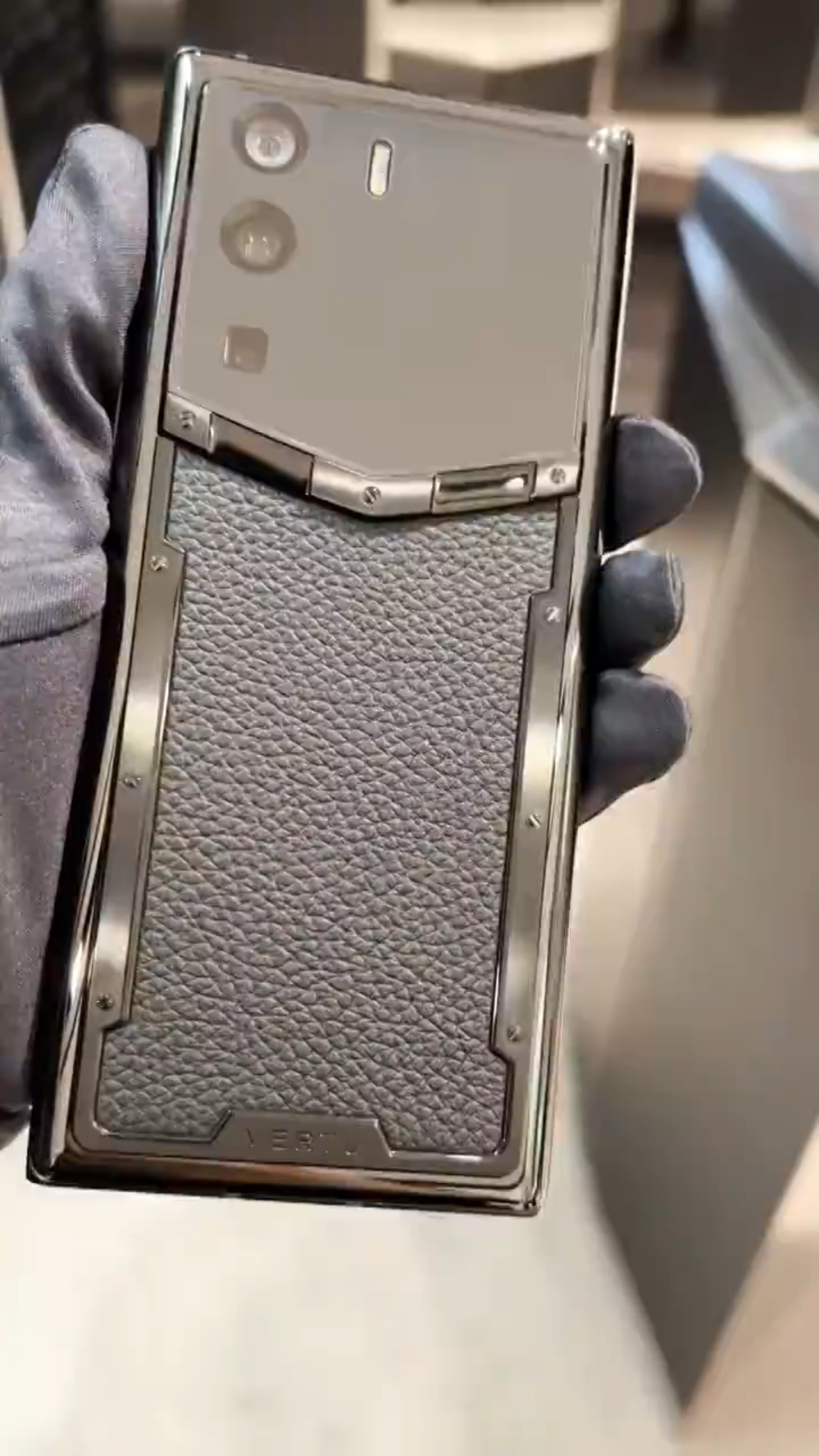 vertu威图2022新品web3蓝宝石黑色小牛皮-度小视