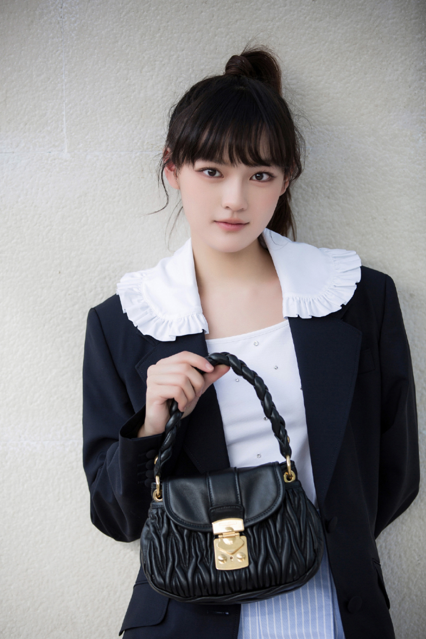 文淇(原名陈文淇),2003年8月10日出生于中国台湾,中国台湾女演员,就读