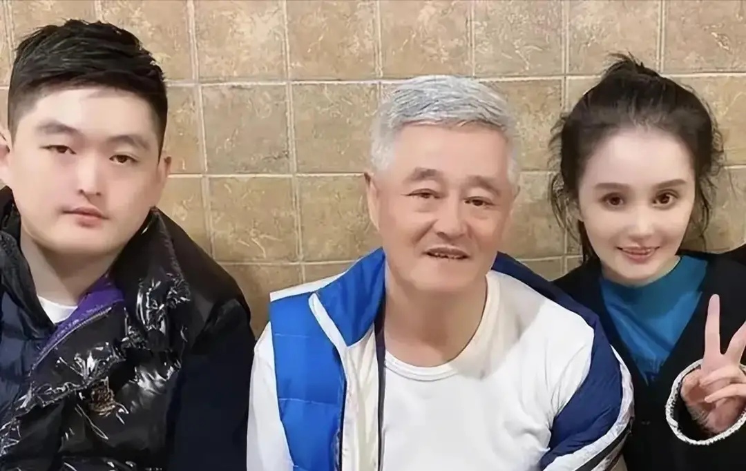 谁说富不过三代,赵本山的儿子赵牛牛,年纪虽然不大却是商界奇才