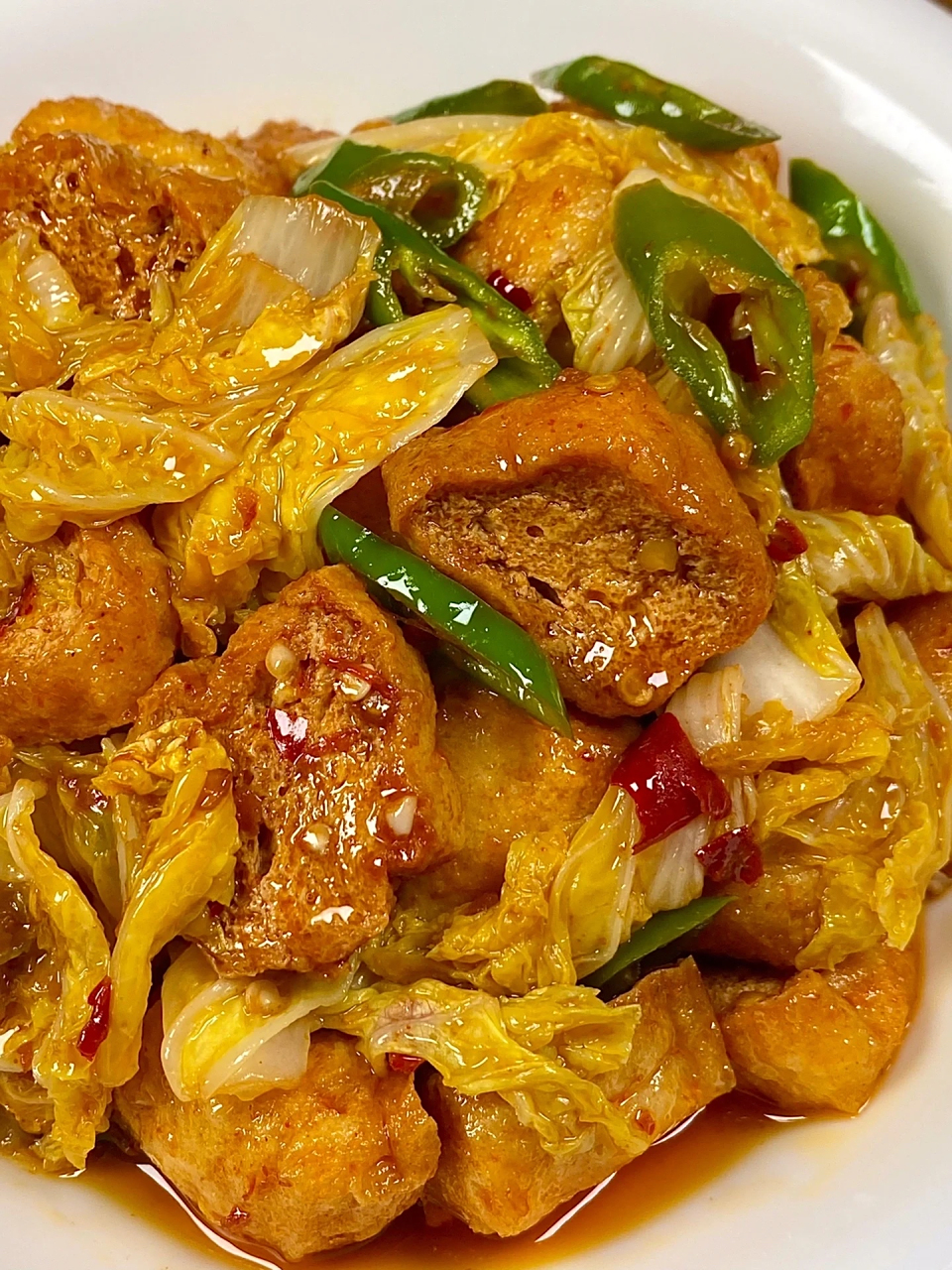 白菜焖豆腐泡 食材: 娃娃菜,豆泡,青椒,蒜,小米辣  做法:  16615