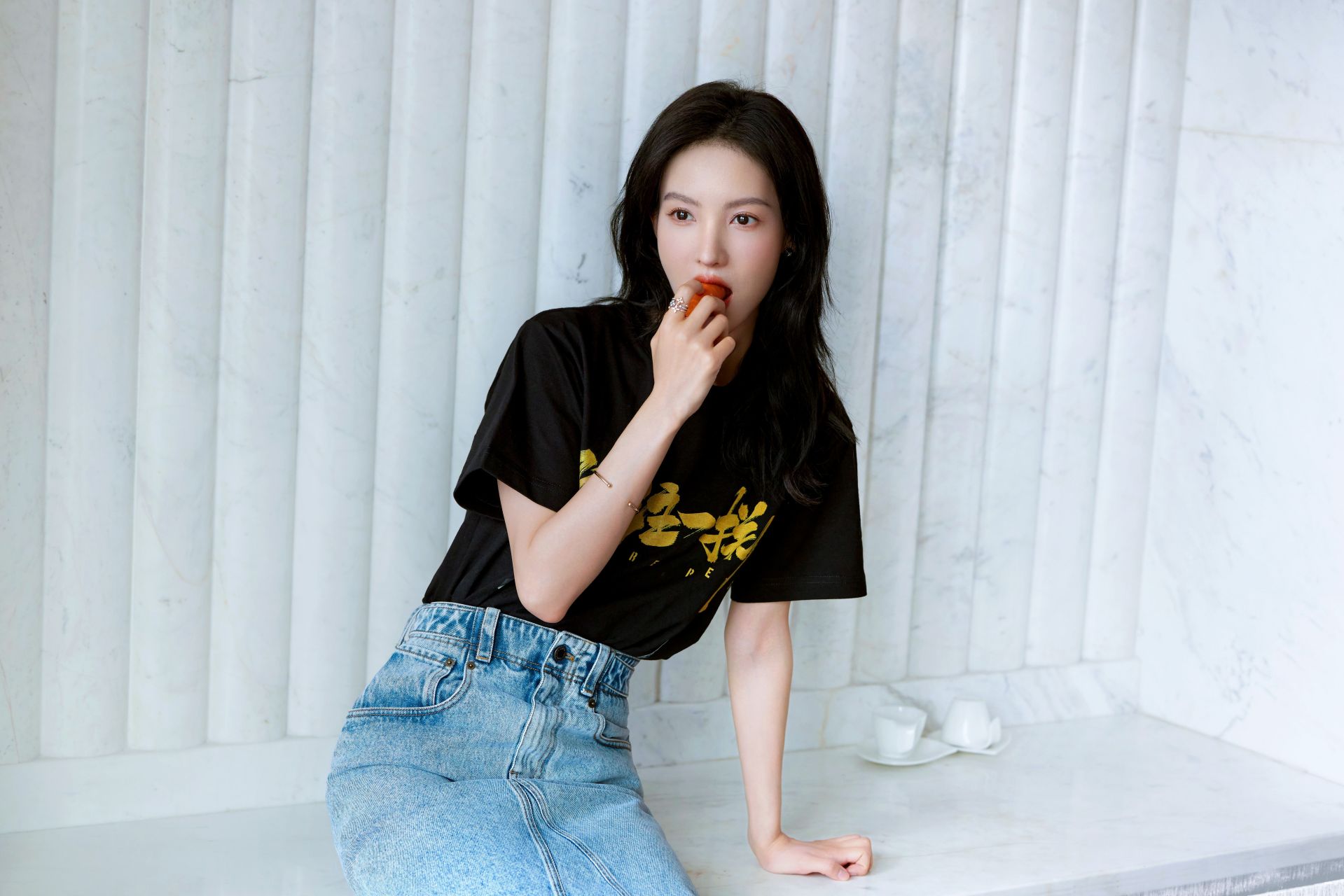 刘诗诗的大美照片让人心旷神怡,而金晨这次比较低调……[心][吃鲸][心