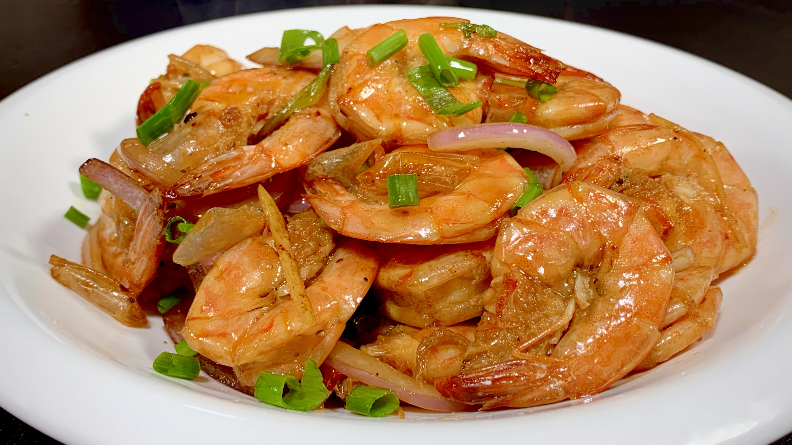 油焖大虾这种做法最好吃，做法简单详细，虾肉鲜香又入味，超好吃