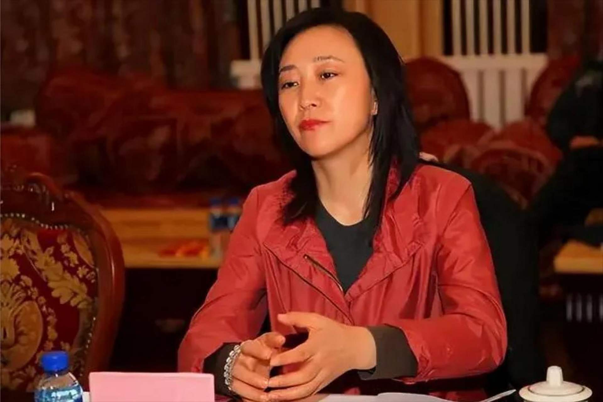 细节披露:"翘臀"局长刘光明"第一次"的潜规则  此时的刘光明还是一位