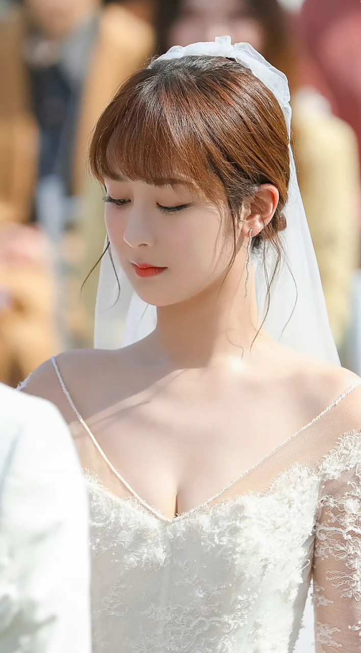 杨紫白色婚纱高清壁纸!