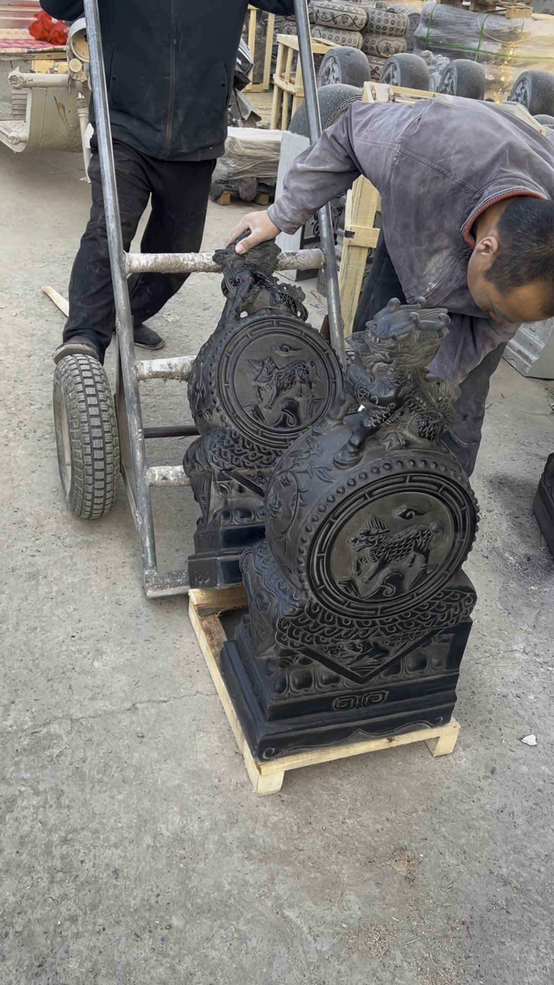 青石麒麟门墩抱鼓石门口摆放-度小视