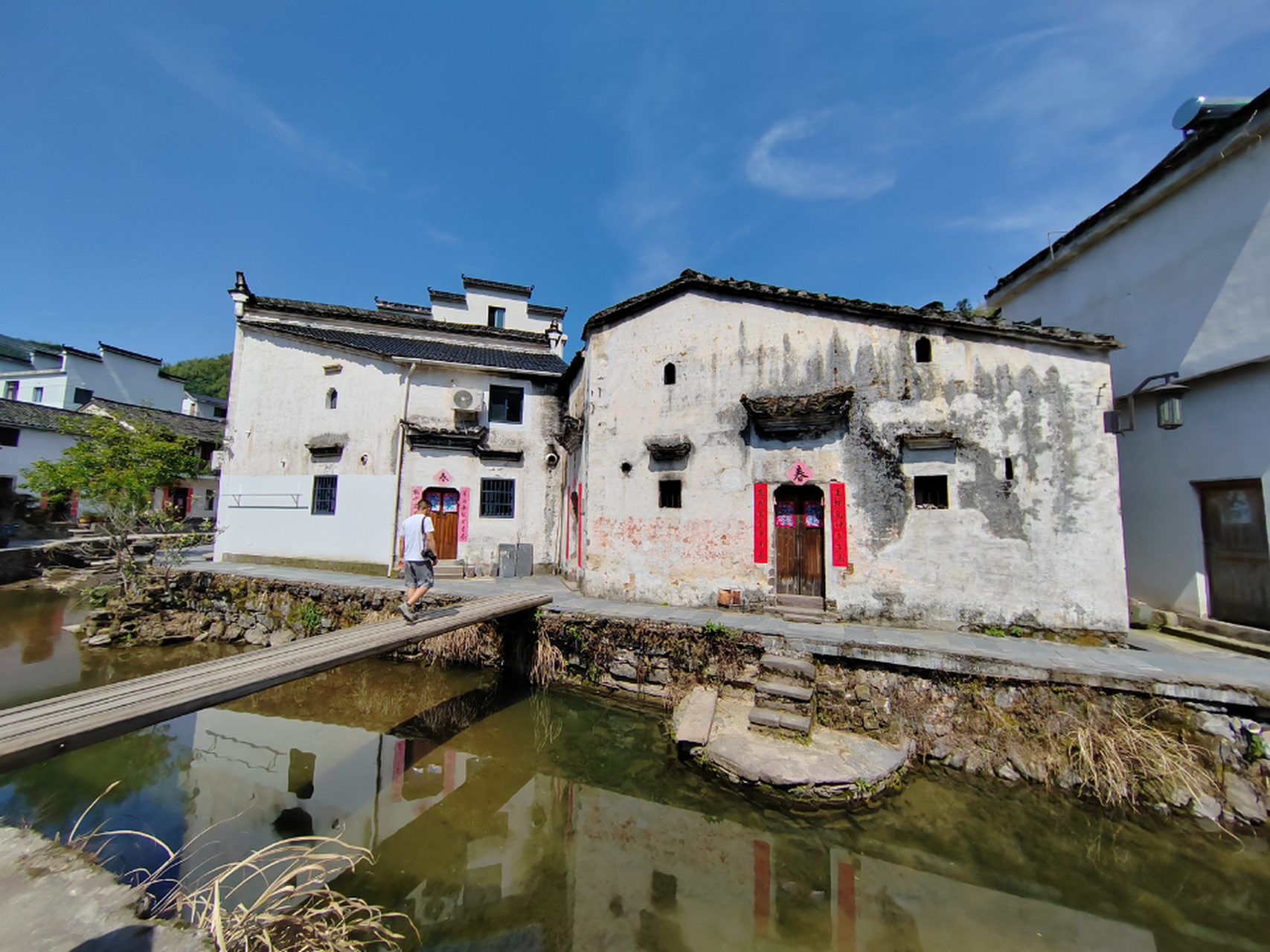 芹川古村,位于杭州淳安千岛湖环湖游半道上,一片还未开发的古村落