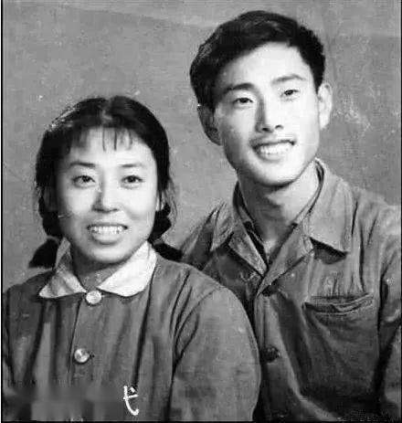 追捧西方丁克文化,结婚当天就做绝育手术不生孩子,我们后悔了