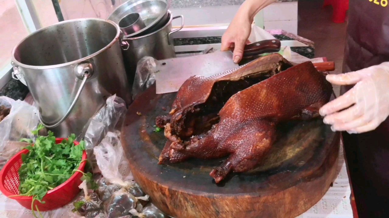 世界最大鹅种狮头鹅体型硕大头大脖粗