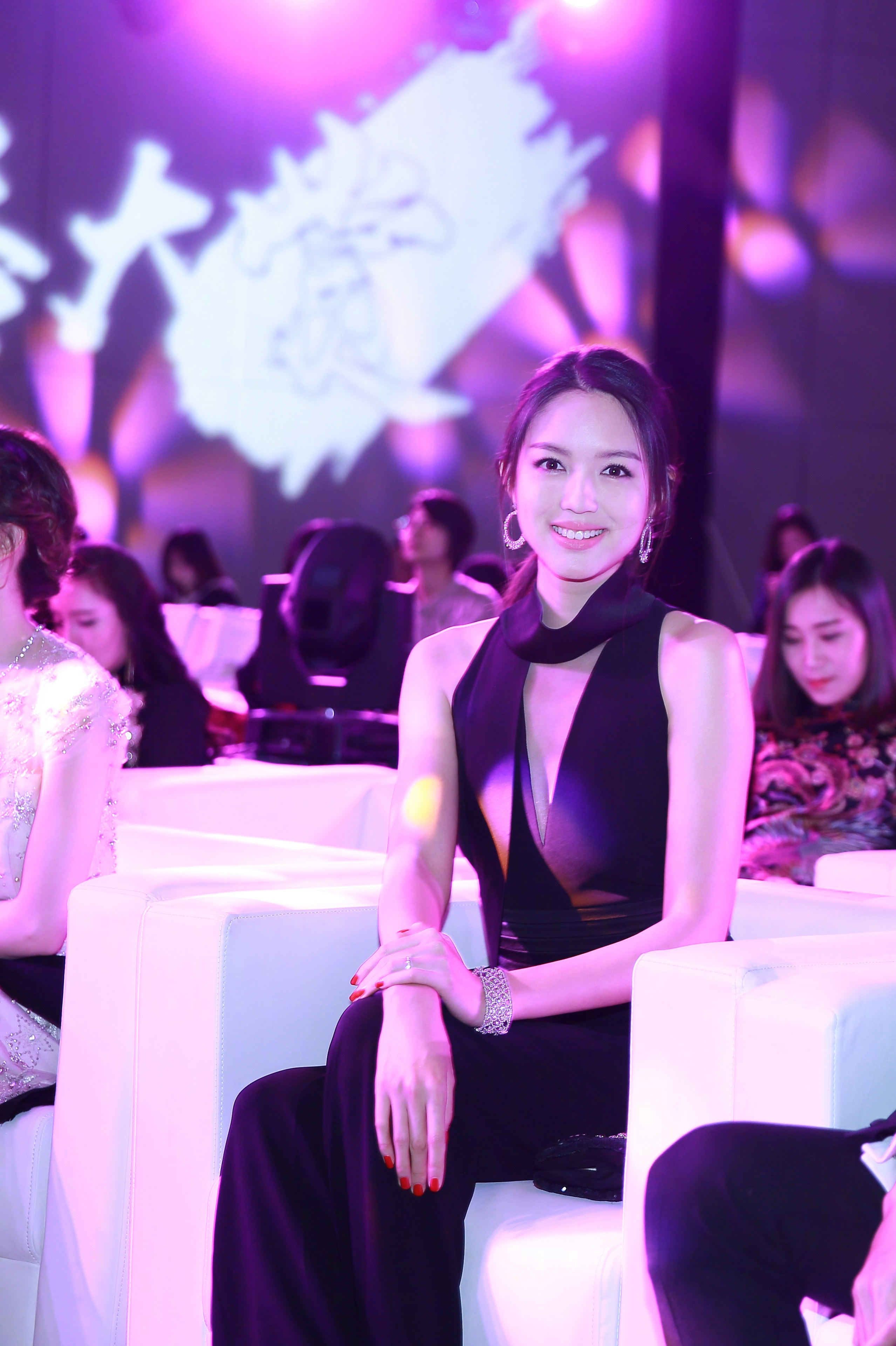 张梓琳,天姿国色,身材傲人,不愧是首位华人世界小姐