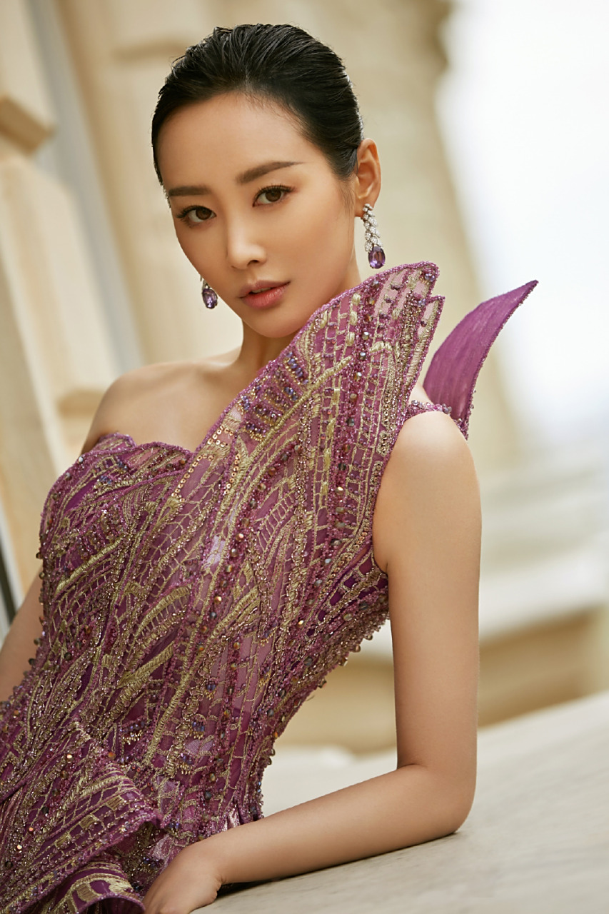 李纯,出生于1988年2月15日,是中国内地的一位杰出影视女演员,来自安徽