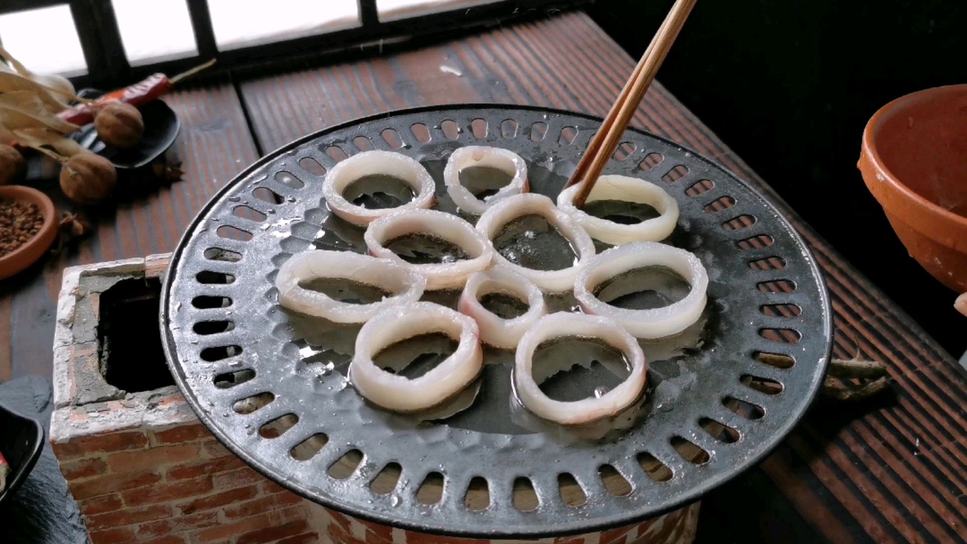 香菇鱿鱼圈煎着吃,香气四溢