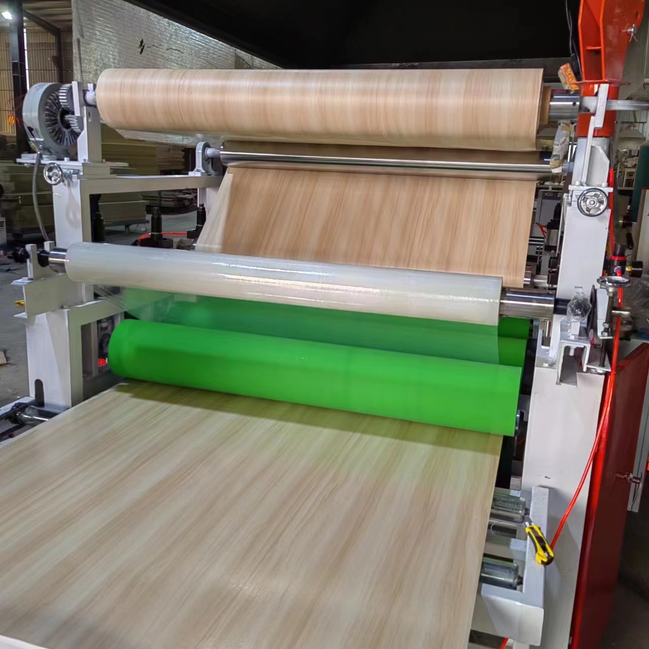 大板平贴机厂家装饰板材覆膜机自动涂胶贴膜机