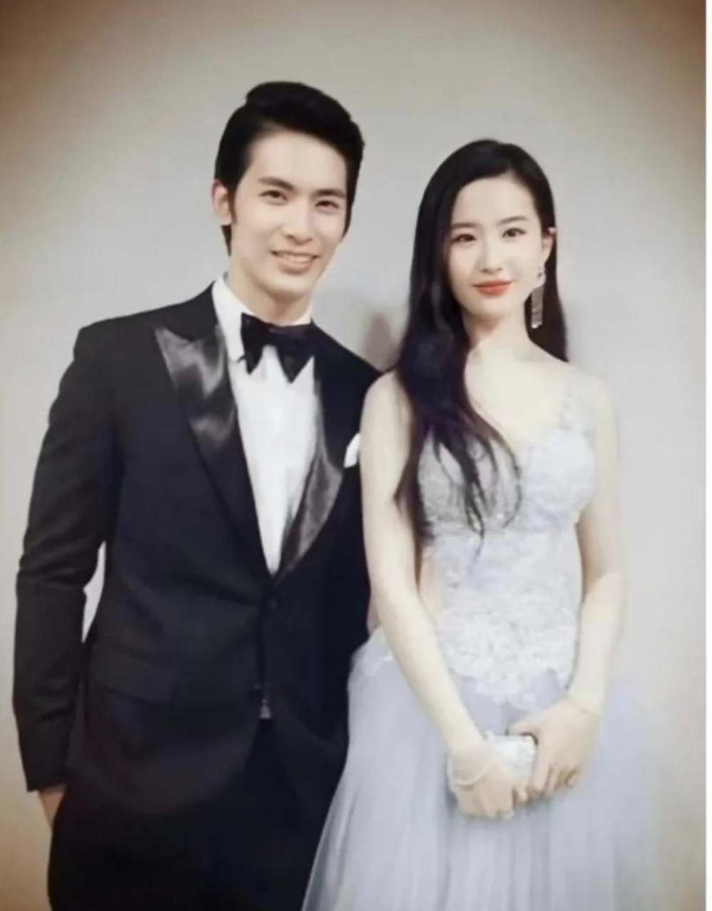 泰星son在采访中表示相信一见钟情,特别欣赏刘亦菲,很希望与她合作