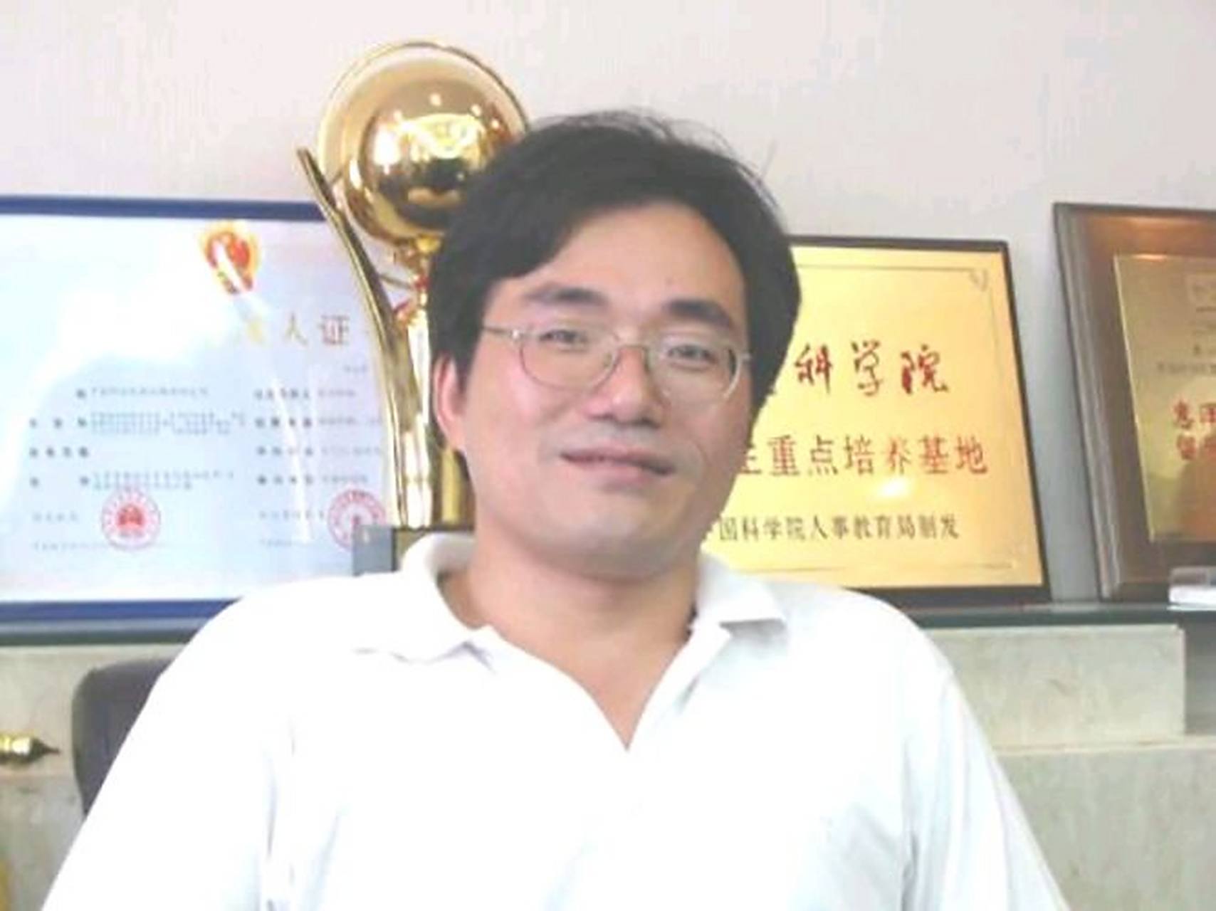 蔡荣根,1964年9月出生于浙江省杭州市,理论物理学家,中国科学院院士