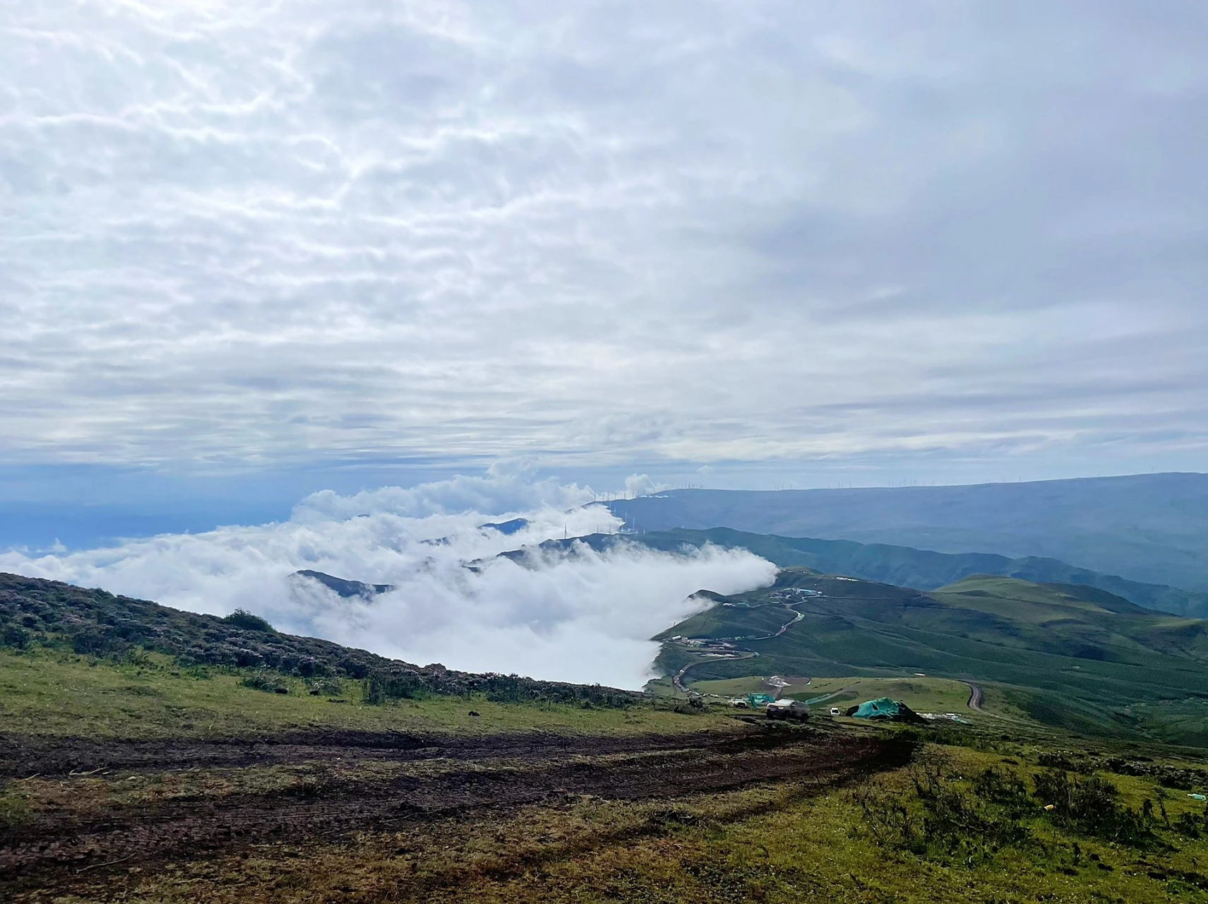 地球的边缘-龙头山大断崖  位于四川凉山彝族自治州美姑和雷波两县