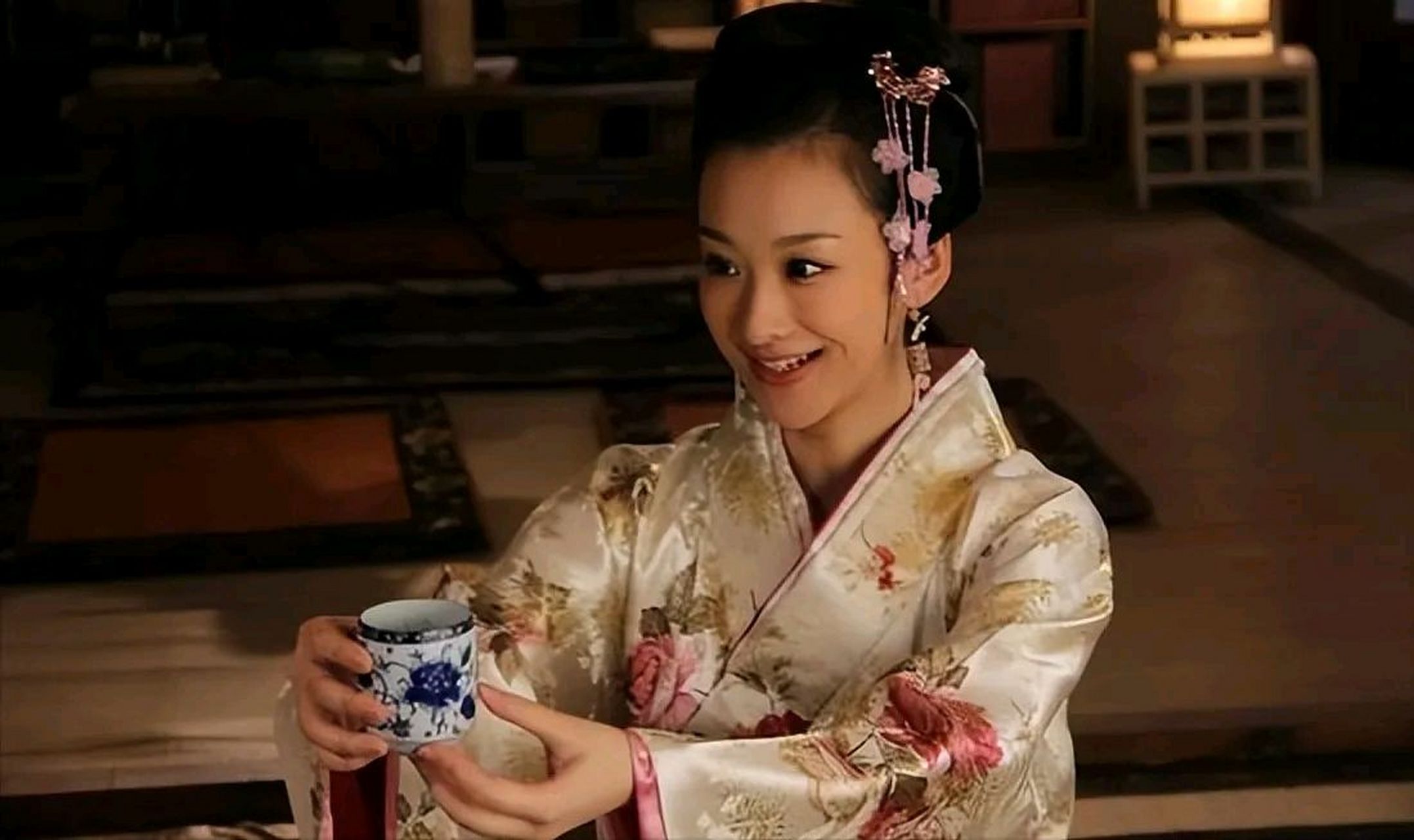 1942年,被称为"帝国之花"的日本王牌女间谍南早云子刚到百乐门,就有人