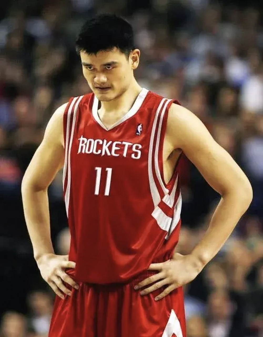 曾有人问叶莉:"嫁给身高2米多,体重400多斤的姚明什么样的体验?