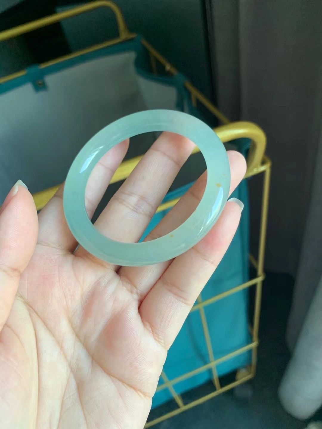 蓝绿湖水飘绿翡翠手镯