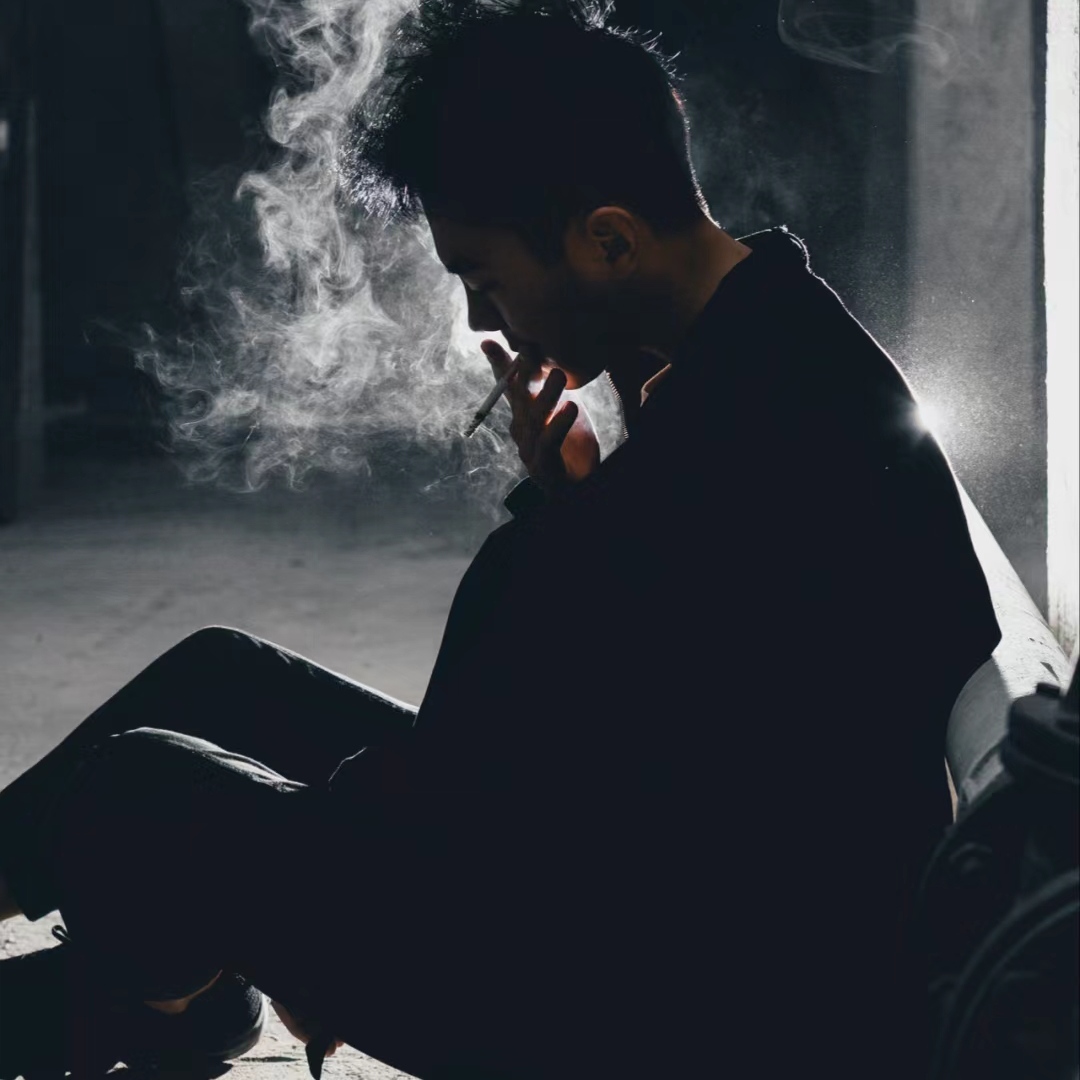 世事多,许多事见多了,也麻木,也想躺平摆烂了,人在江湖,身不由己啊!