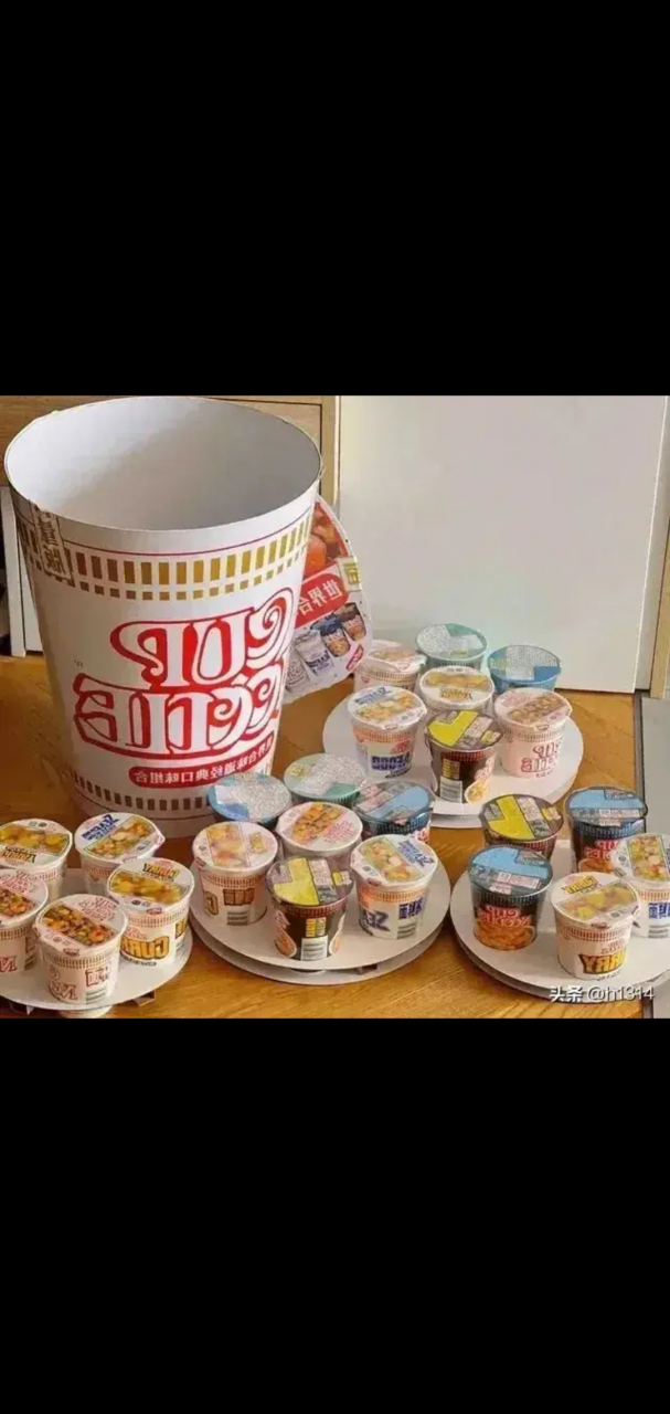 巨型泡面桶炒至500元 山姆icon的超大泡面桶在开业当天被炒至500元.